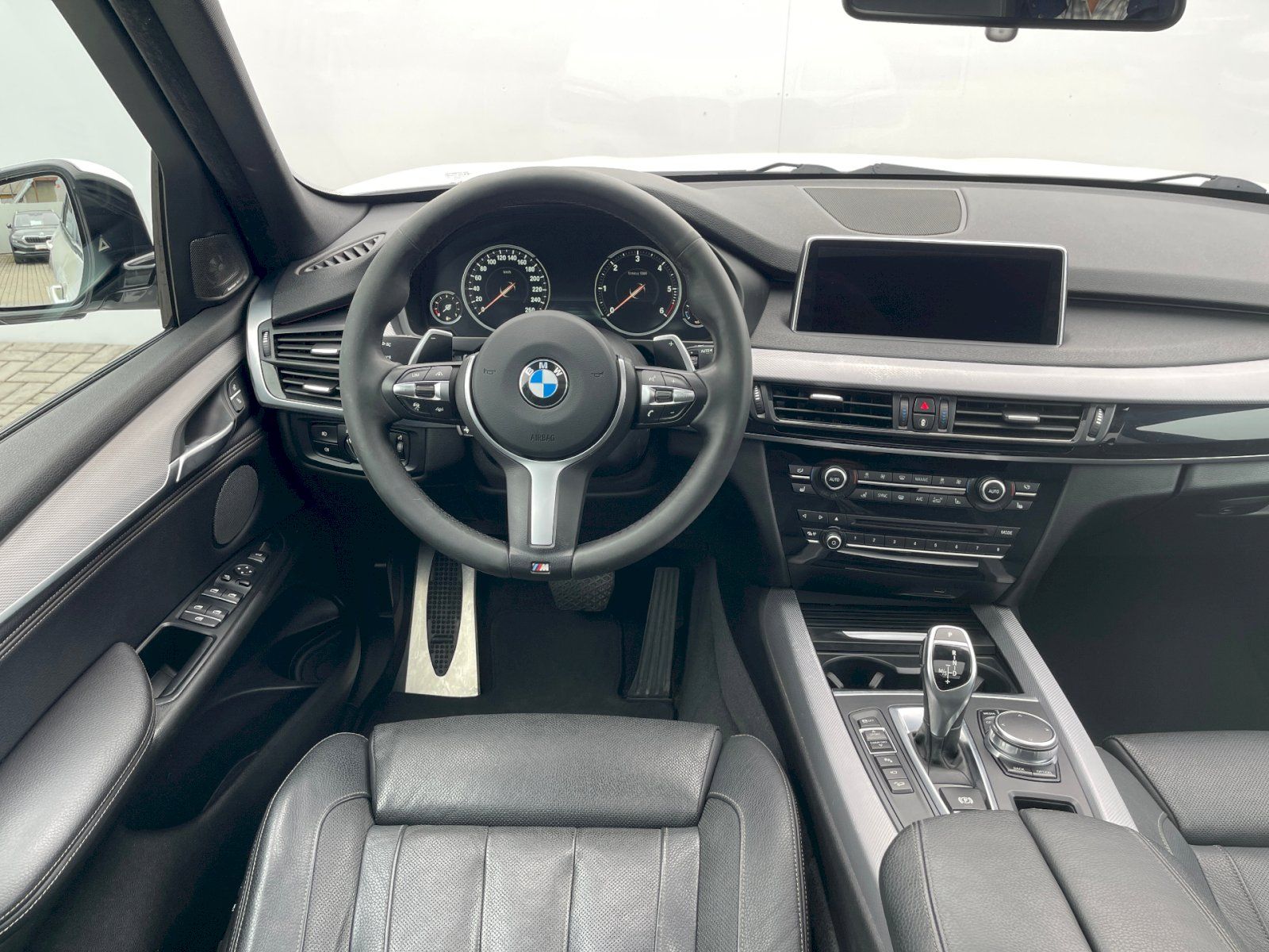 BMW X5, 3.0 / 230 kW xDrive 40d M-Pake - fotka 6