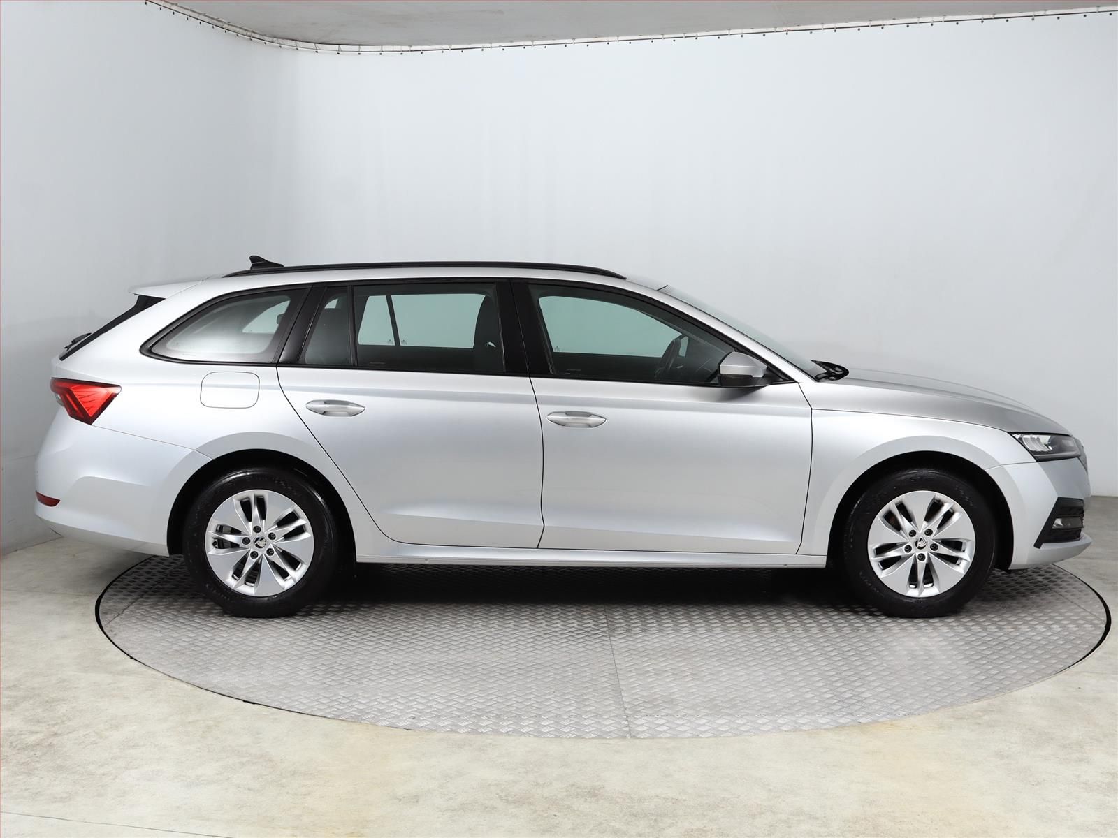 Škoda Octavia, 2.0 TDI, Ambition, ČR,1.maj - fotka 6