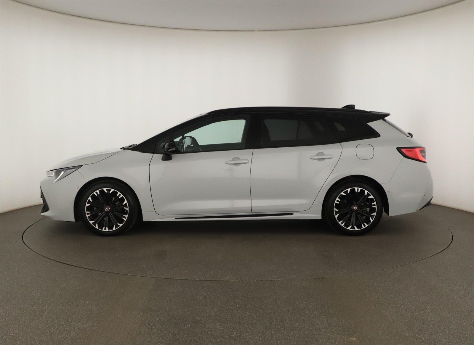 Toyota Corolla, 1.8 Hybrid, GR Sport, Automat - fotka 3
