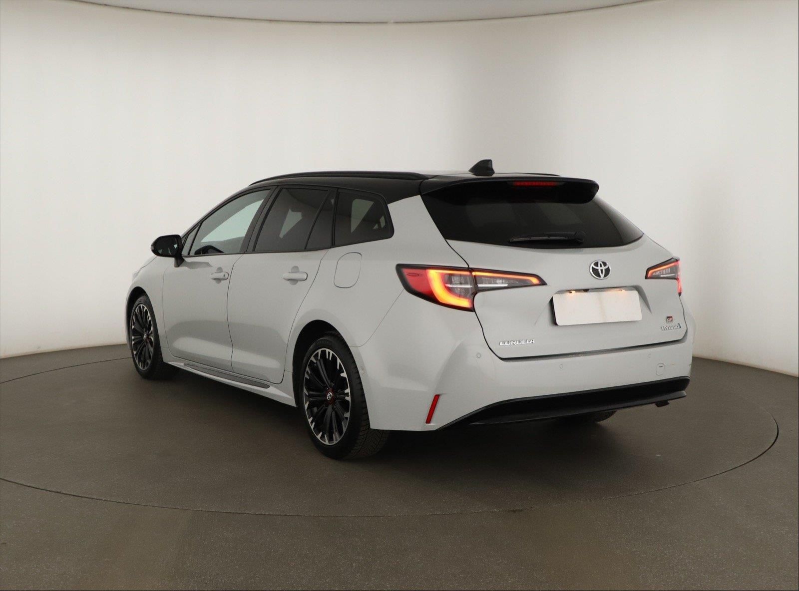 Toyota Corolla, 1.8 Hybrid, GR Sport, Automat - fotka 4
