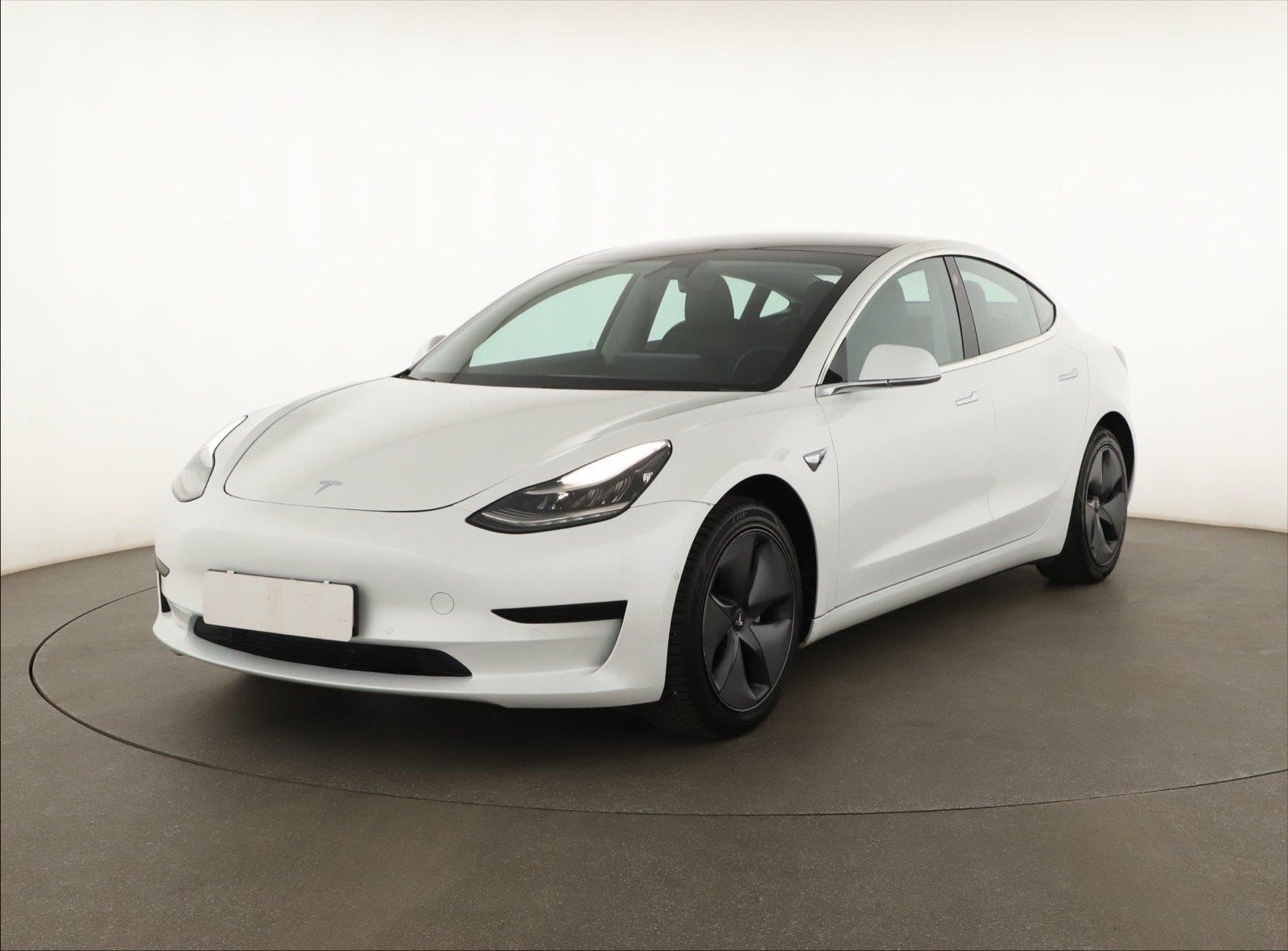 Tesla Model 3, Std Range Plus 52kWh, SoH 82% - fotka 2