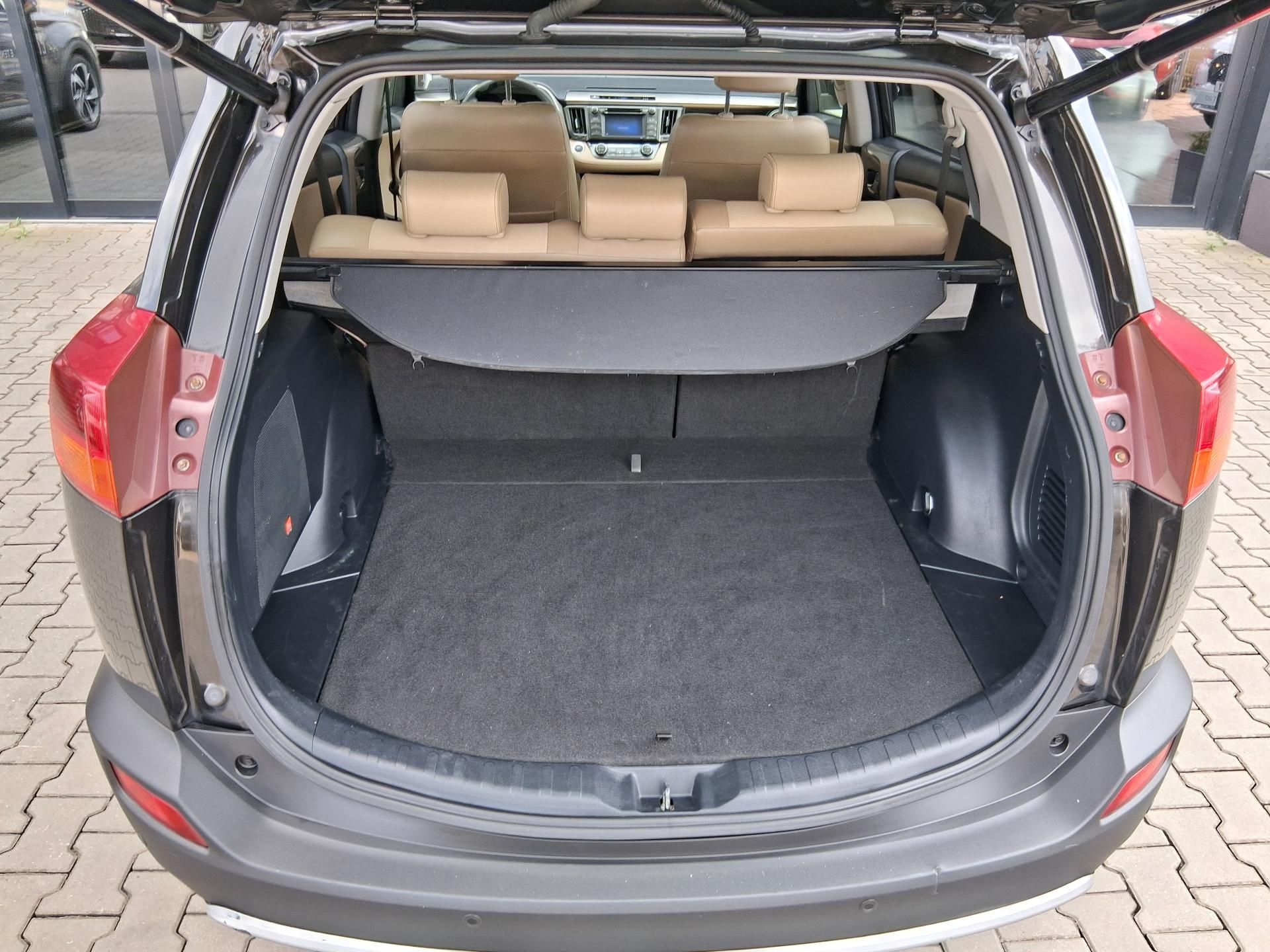 Toyota Rav4, PREMIUM 2.2 D-CAT 4x4 110 kW - fotka 6