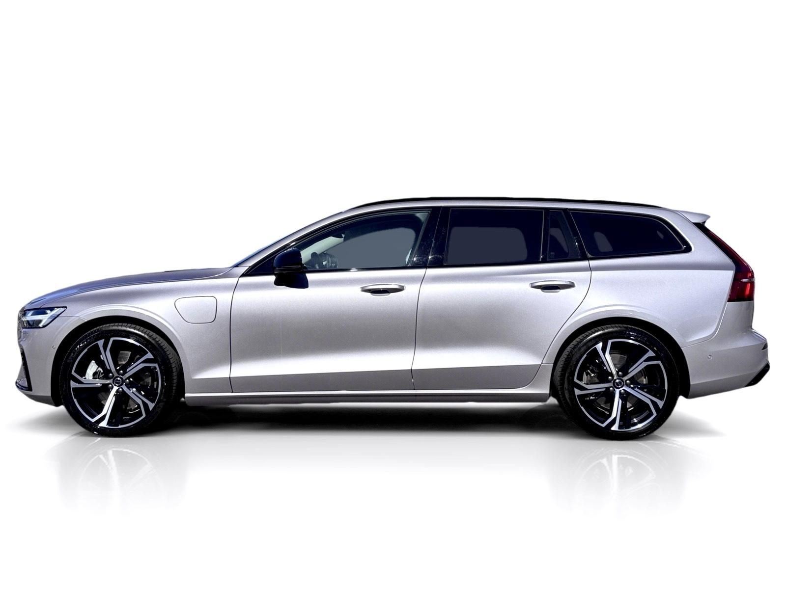 Volvo V60, T8 AWD ULTRA DARK / B&W + kola - fotka 4