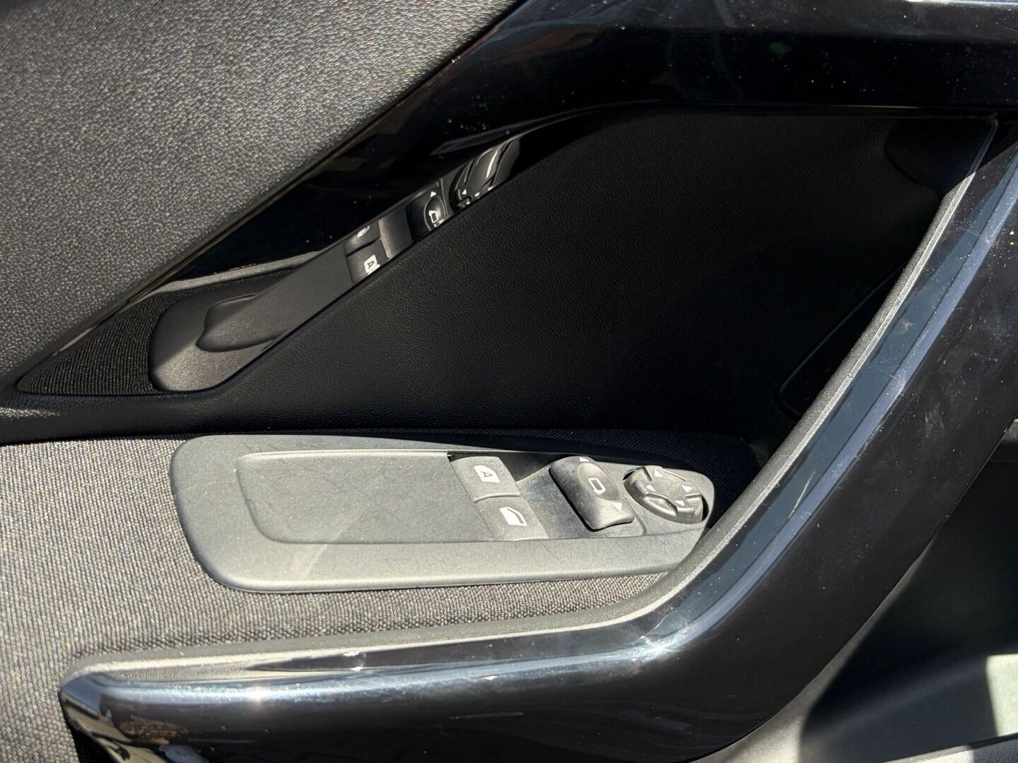 Peugeot 208, 1.2 PureTech Allure - fotka 6