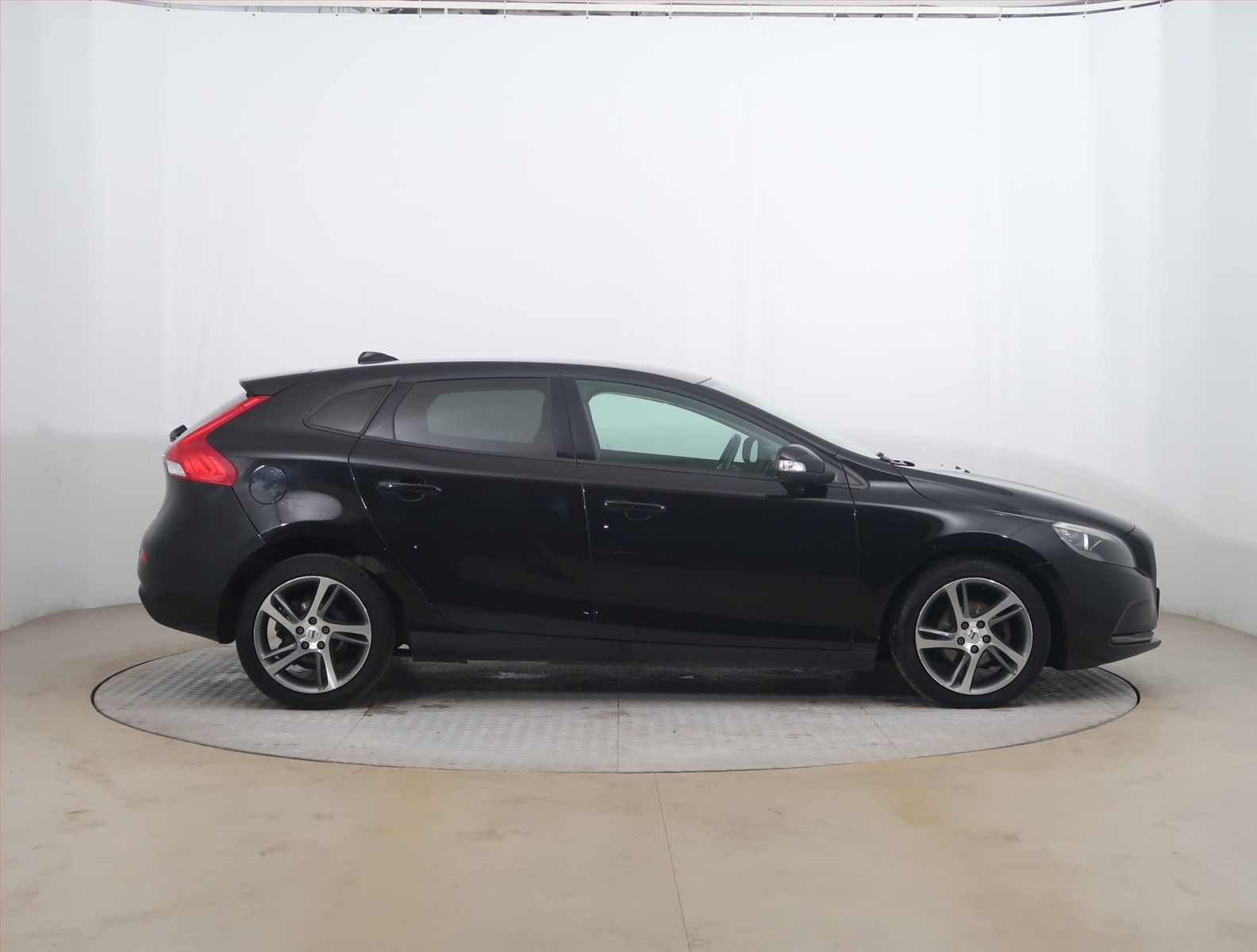 Volvo V40, 2.0 D2, Serv.kniha, Navi - fotka 6