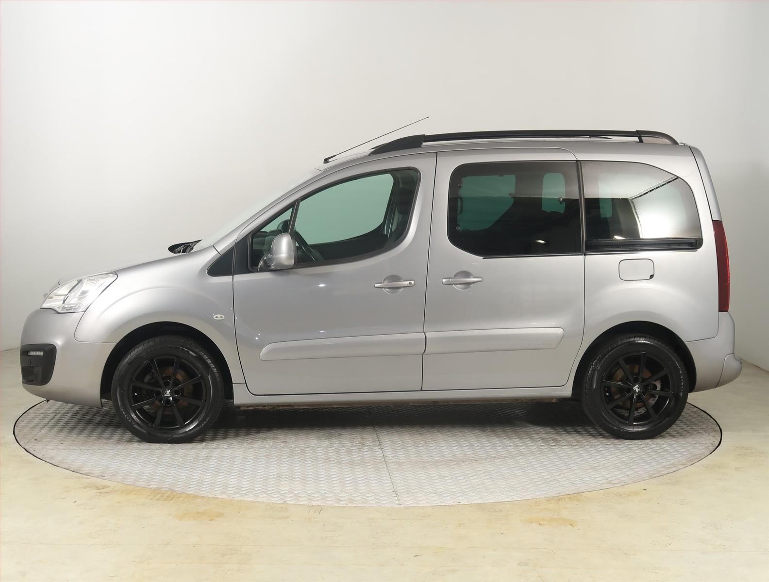 Peugeot Partner, 1.6 BlueHDi, Allure, 5Míst - fotka 3