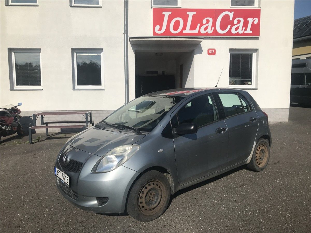 Toyota Yaris, 1,3 i 64kW 5dv. AC - fotka 2