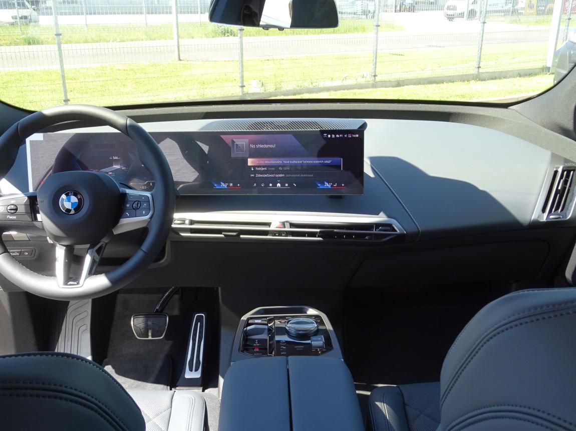 BMW iX, xDrive45 - fotka 6