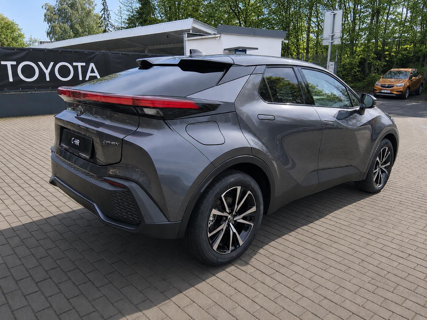 Toyota C-HR, 2.0 PHEV STYLE - fotka 2