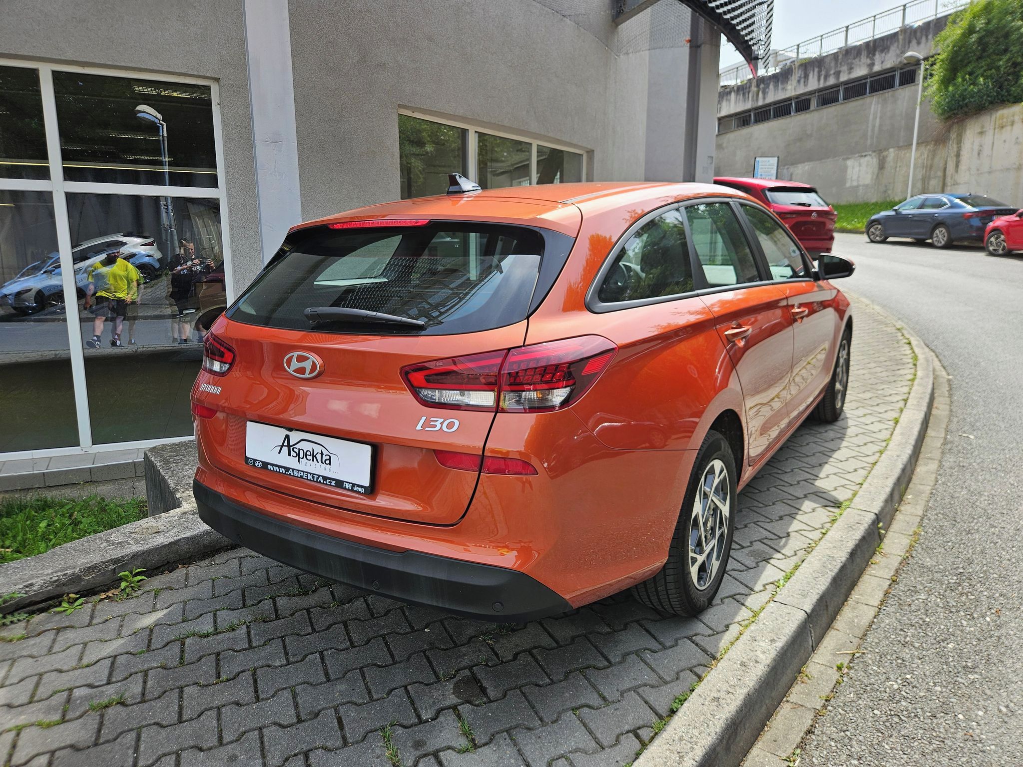 Hyundai i30, 1.5i Comfort, serv.kn., 1.maj. - fotka 5