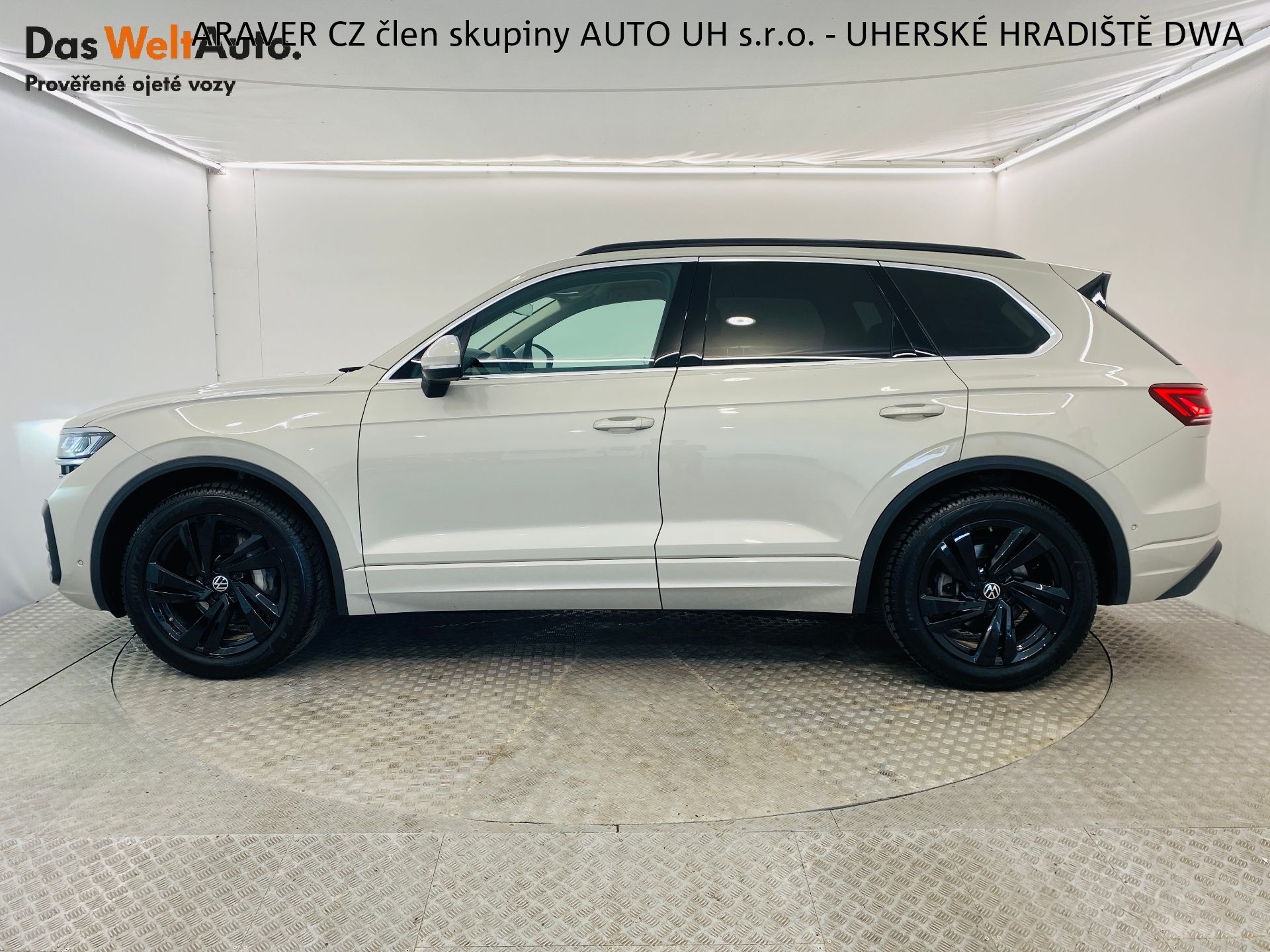 Volkswagen Touareg, 3,0TDI 210 kW Elegance 4x4 - fotka 3