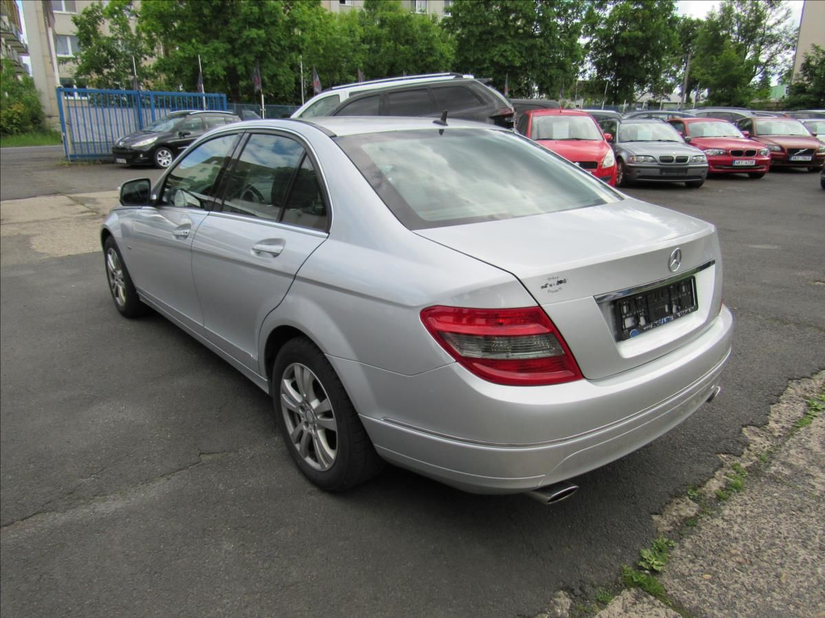 Mercedes-Benz Třídy C, 2,5 i C 230 V6 150kW Automat - fotka 4