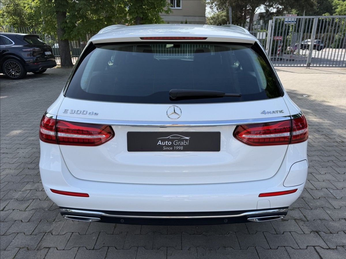 Mercedes-Benz Třídy E, 300de 4Matic - fotka 6