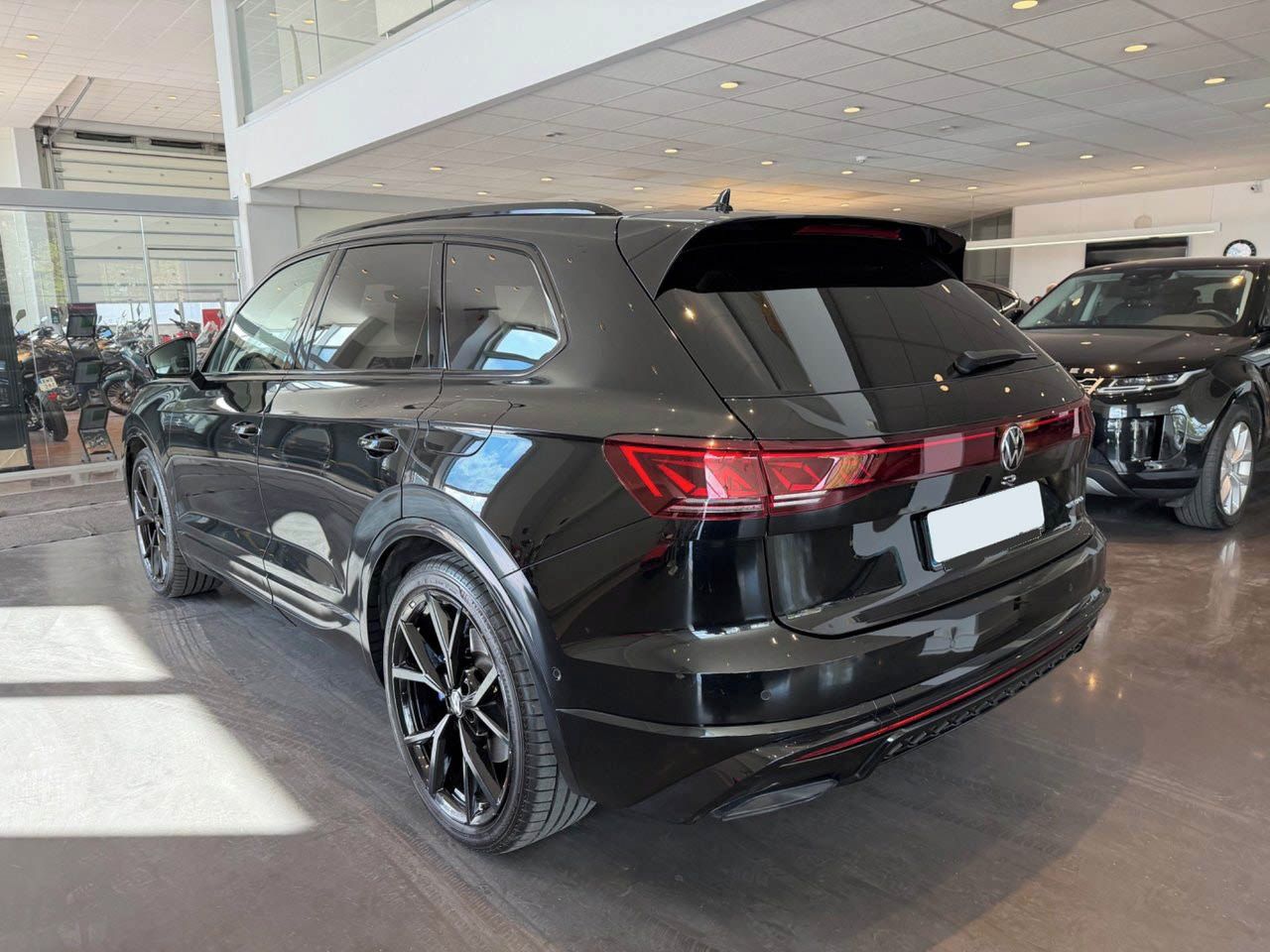 Volkswagen Touareg, R eHybrid 4M Pano DYN Venti - fotka 2