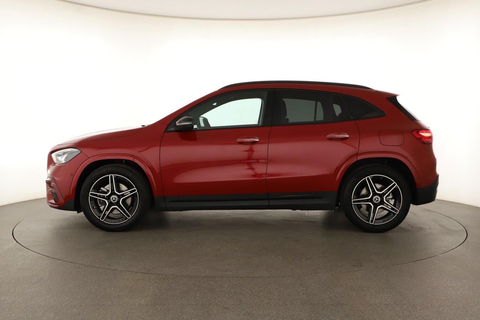 Mercedes-Benz GLA, 220 4MATIC, AMG Line - fotka 2