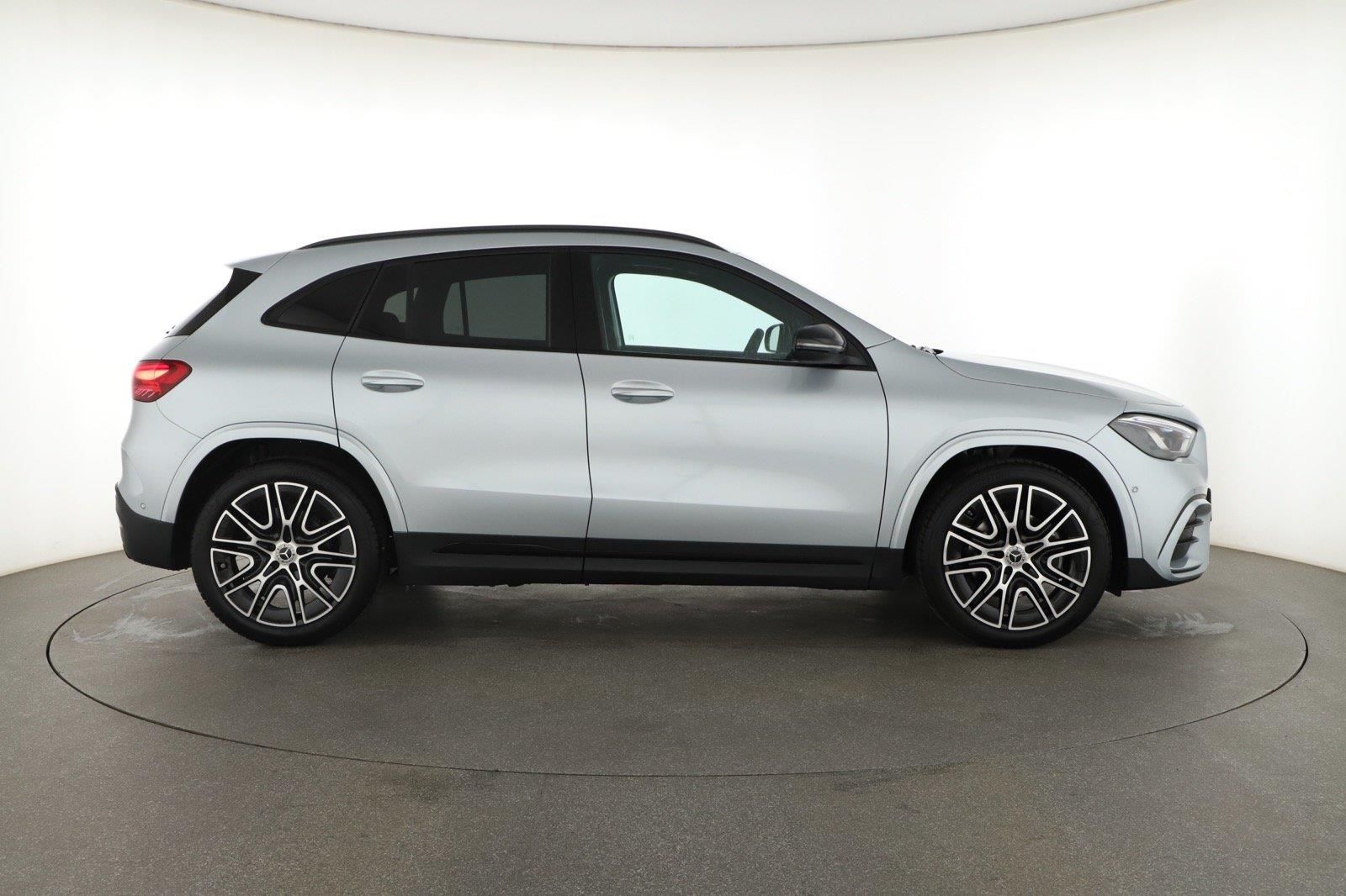 Mercedes-Benz GLA, 200 d, AMG Line - fotka 6