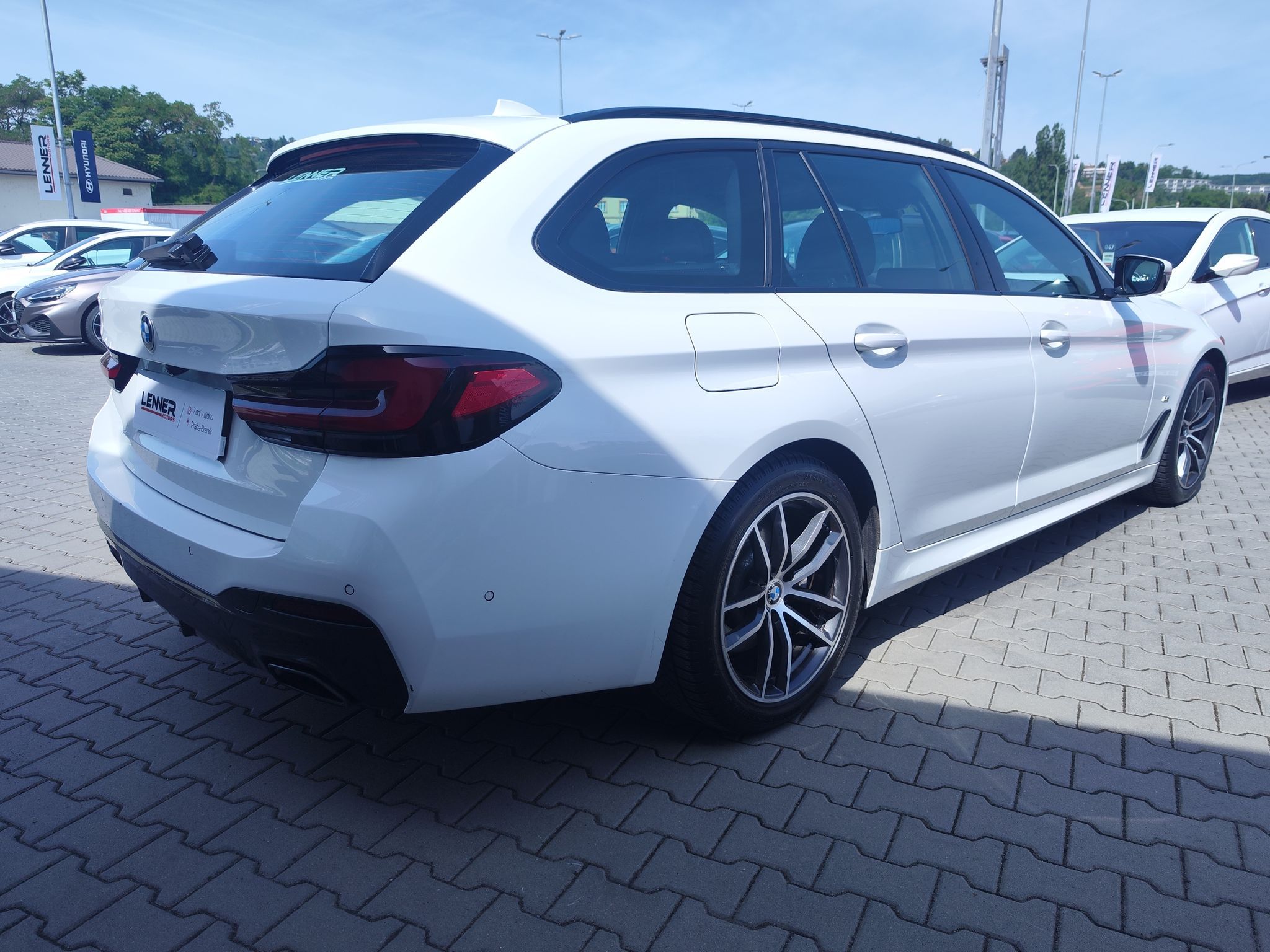 BMW Řada 5, 520d/140kW xDrive Touring AT - fotka 5