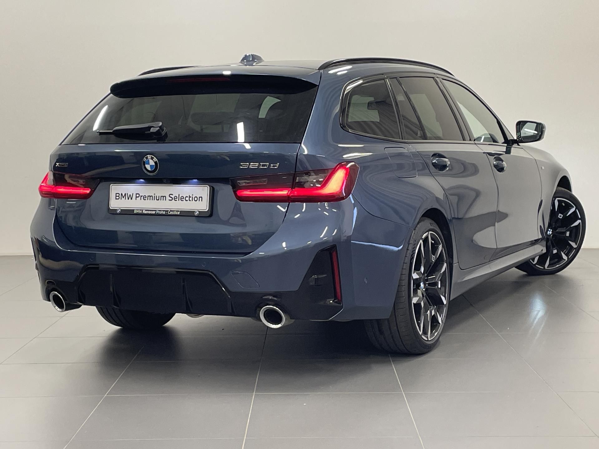 BMW Řada 3, 320d xDrive Touring Tažné 360 - fotka 2