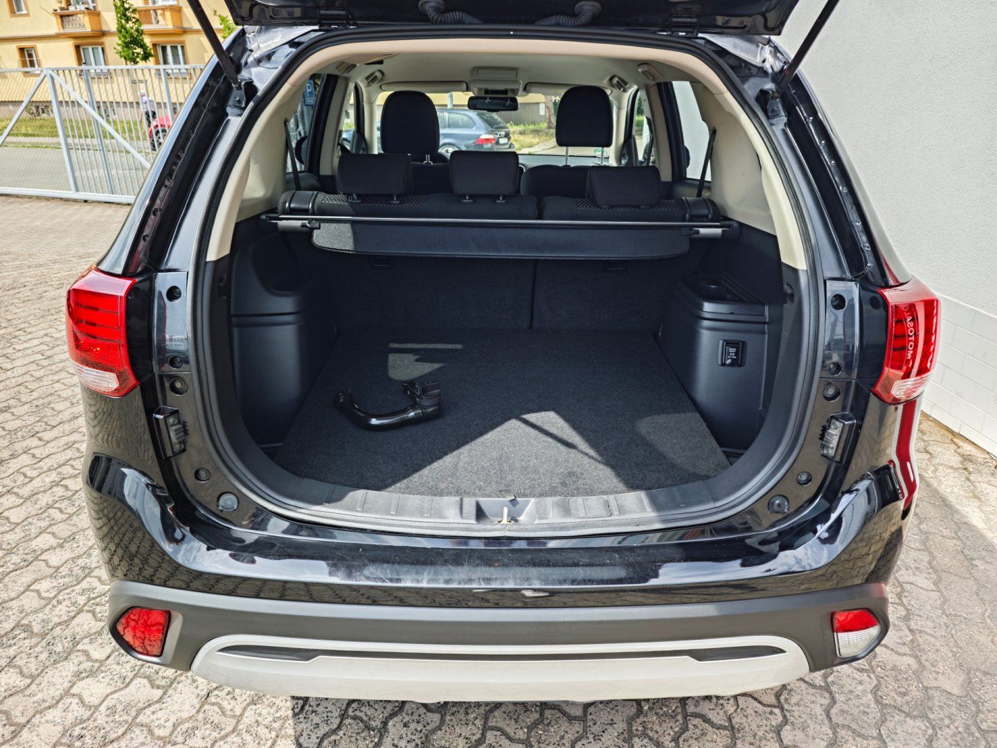 Mitsubishi Outlander, 2.0 Mivec Diamant 2WD Kamera - fotka 6