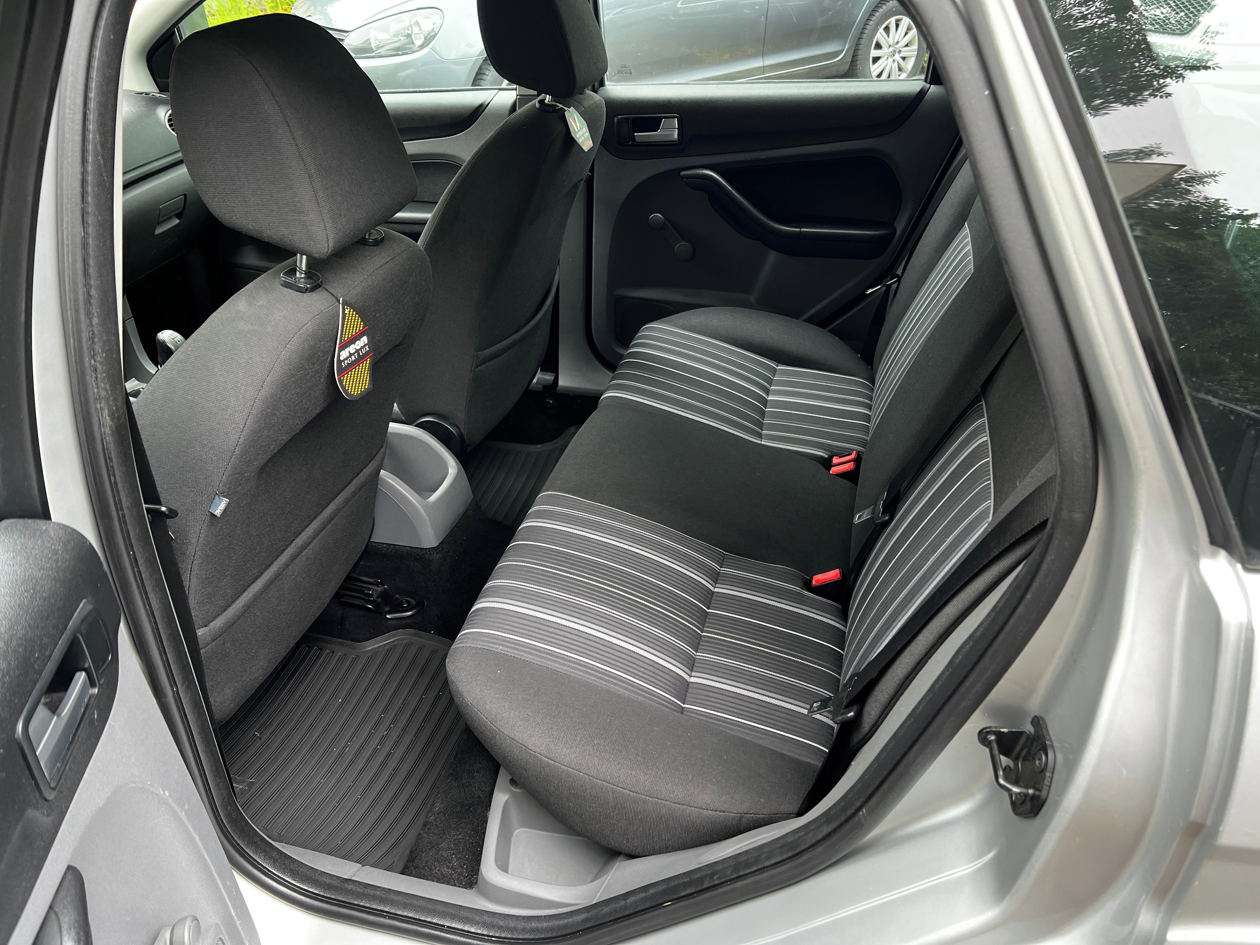 Ford Focus, Combi, 1,6i 74 Kw, klima - fotka 5
