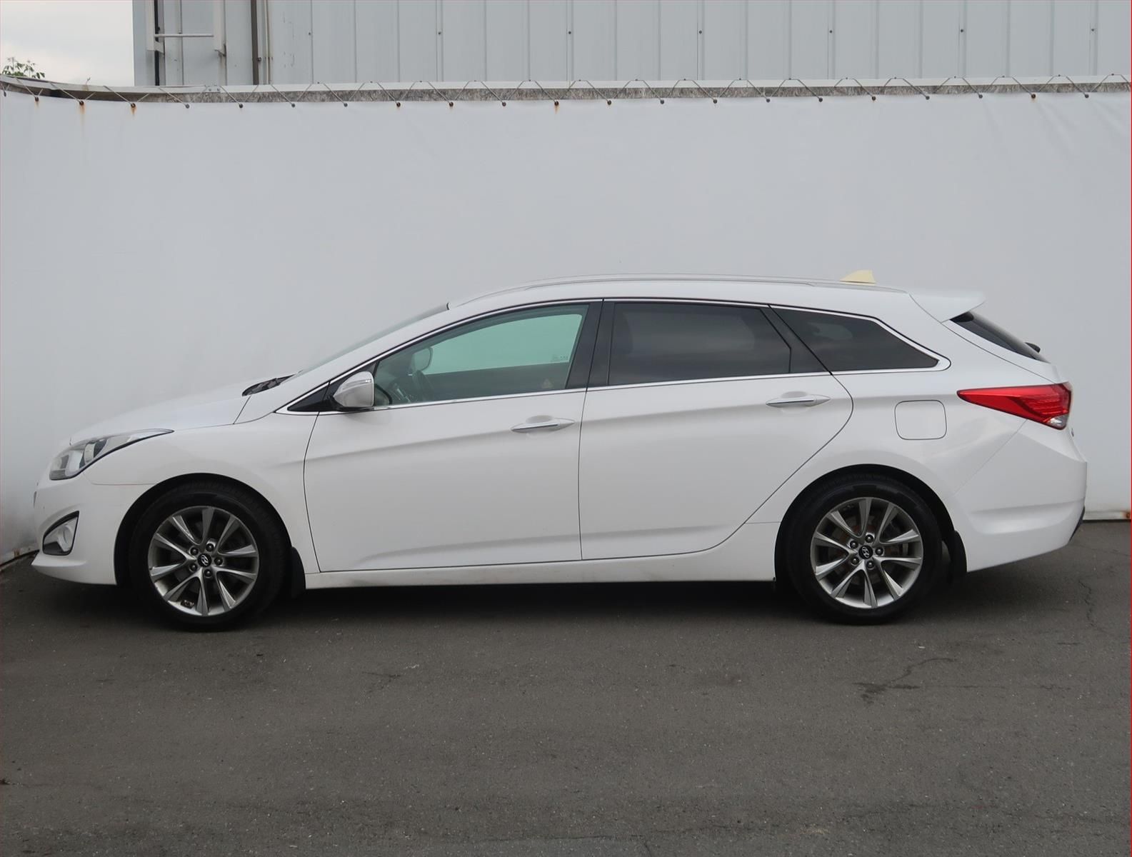Hyundai i40, 1.7 CRDi, Automatická klima - fotka 3