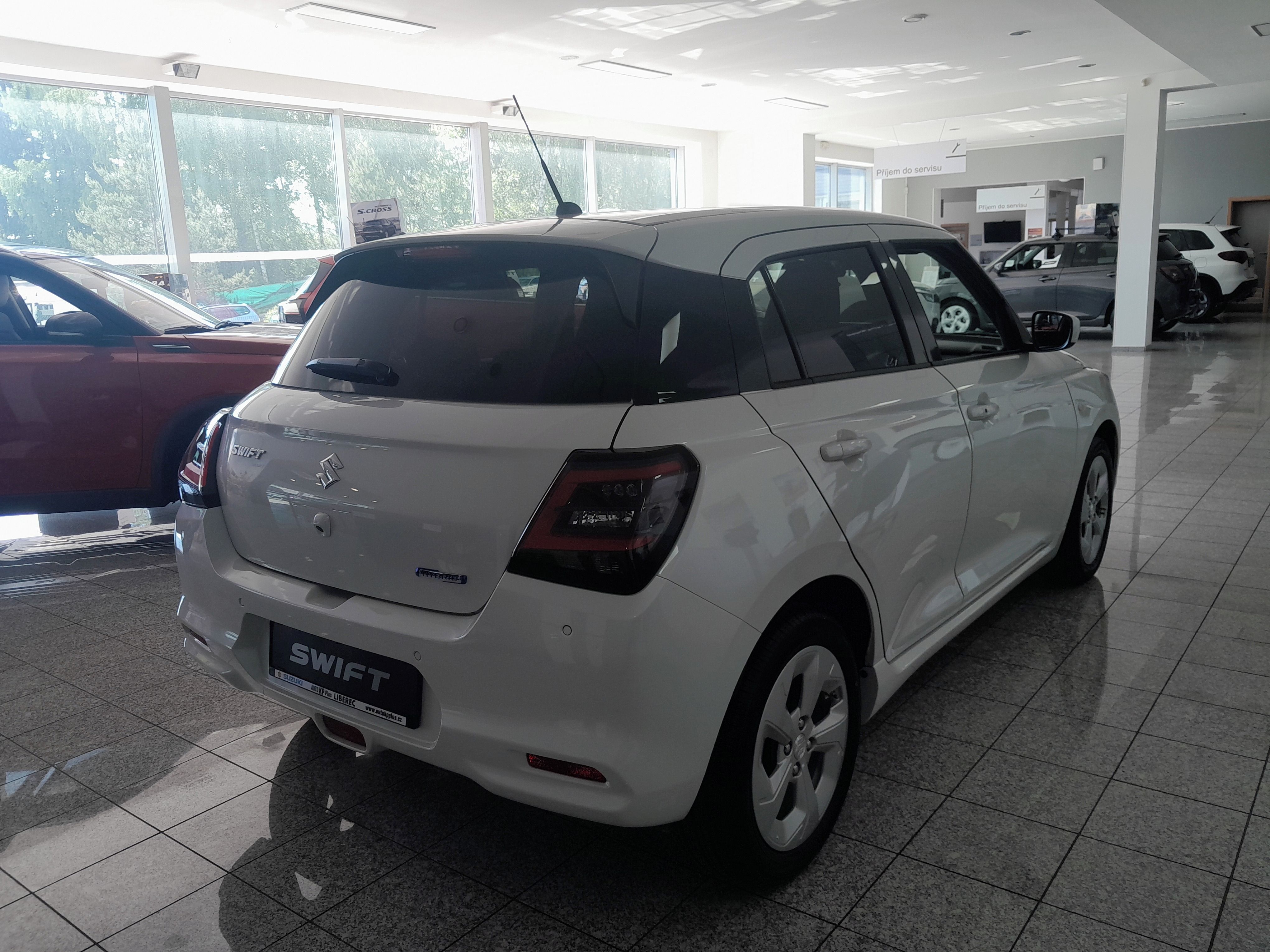 Suzuki Swift, 1,2 PREMIUM MY26 + BONUS - fotka 4