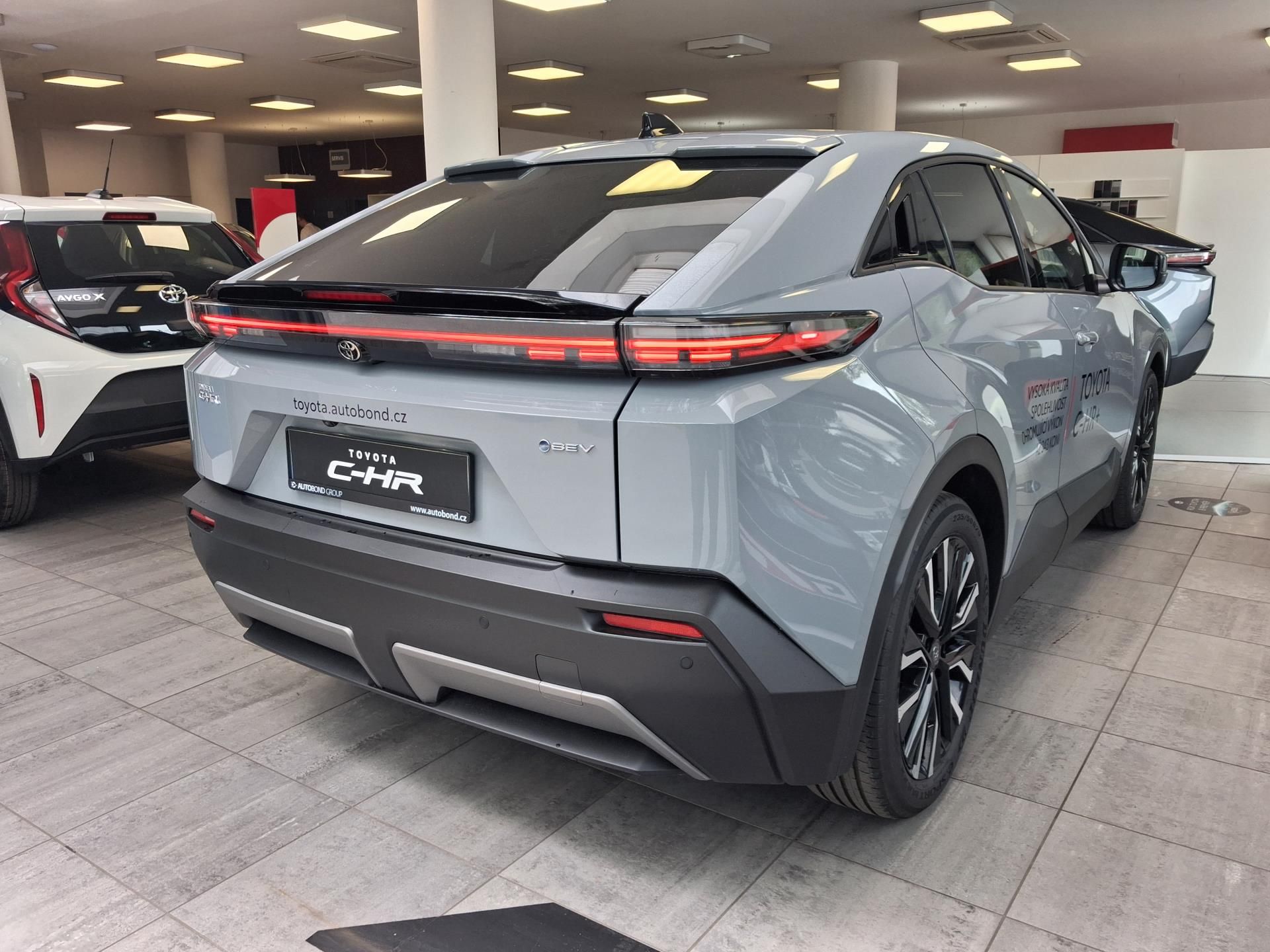 Toyota C-HR, Style 2x4 57,7 kWh - fotka 6