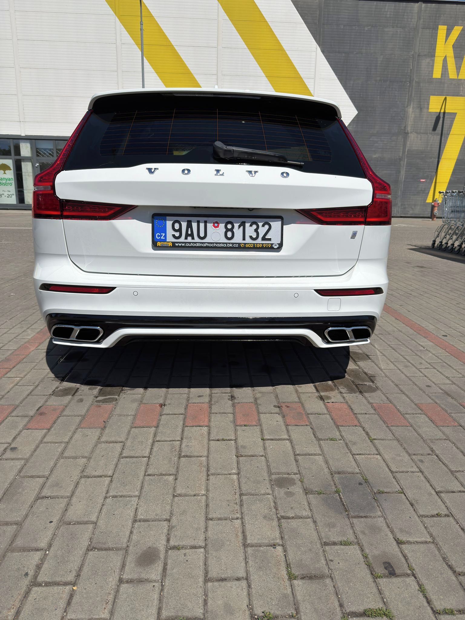 Volvo V60, Volvo V60 D4 R-Design Záruka - fotka 4