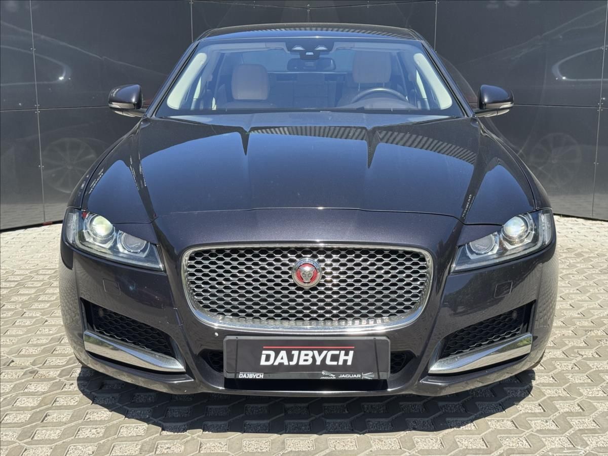 Jaguar XF, 2,0 20d AWD PRESTIGE AT 132kW - fotka 4