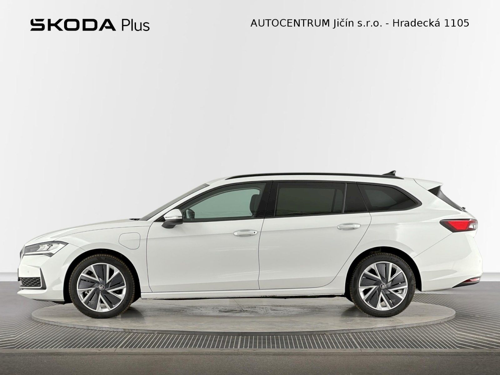 Škoda Superb, Combi iV DSG 1.5TSI 150kW Sele - fotka 3