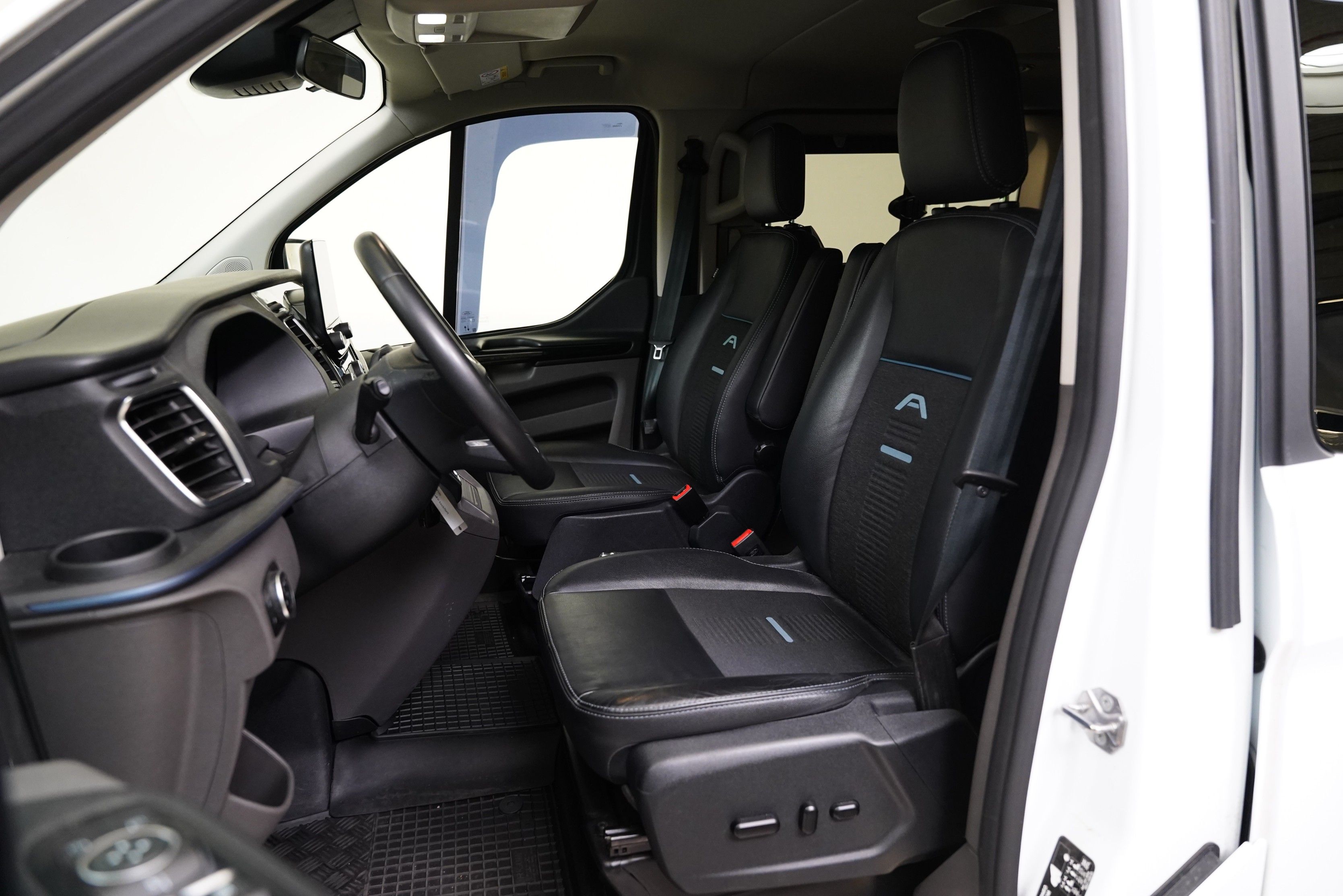 Ford Tourneo Custom, 2.0 TDCI 125 kW - fotka 5
