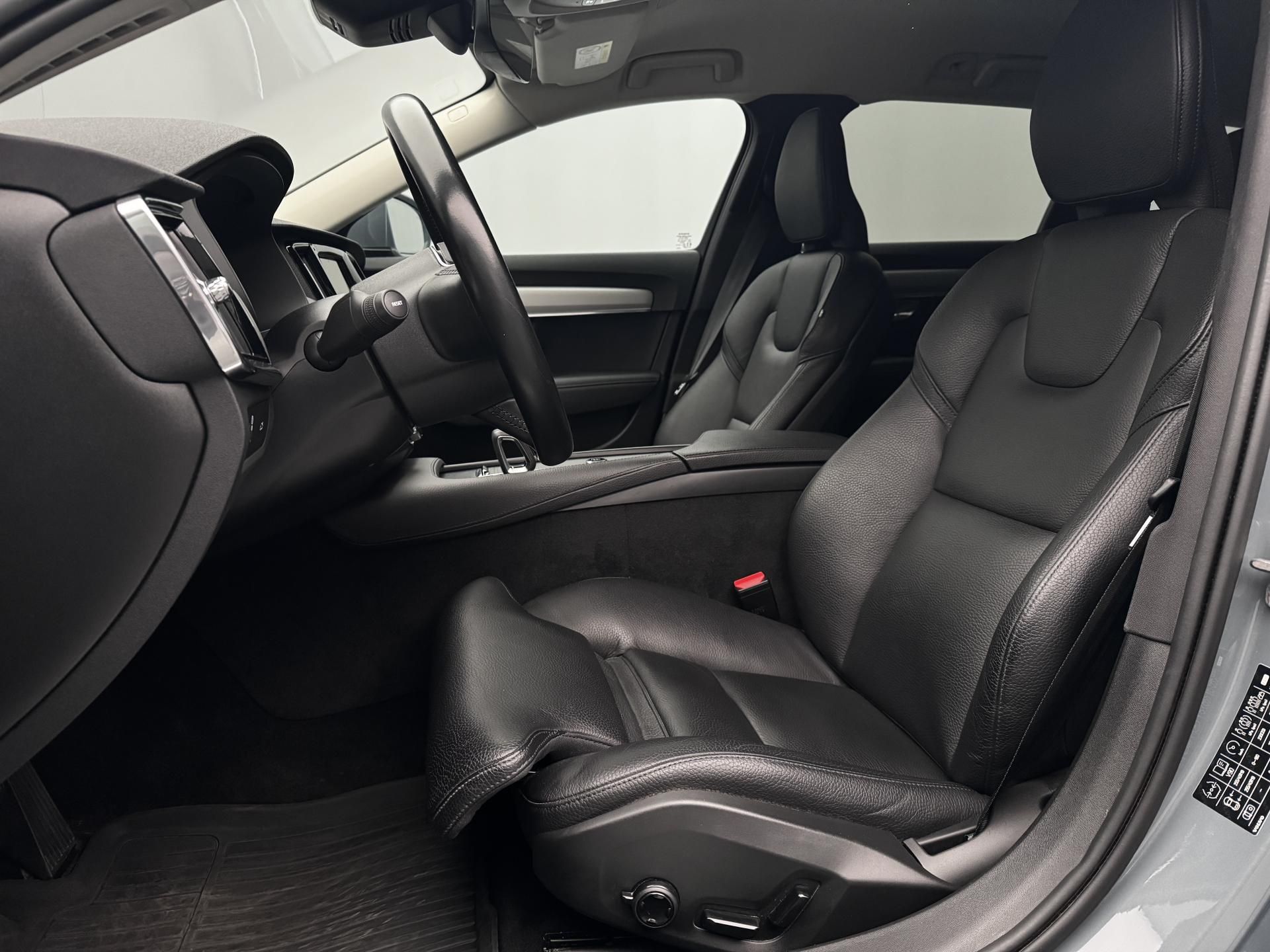 Volvo V90, B4 AWD MOMENTUM PRO AUT - fotka 4