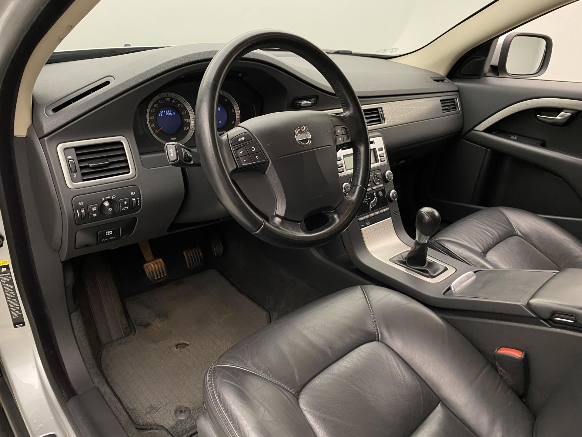 Volvo XC70, D5 AWD MOMENTUM - fotka 4