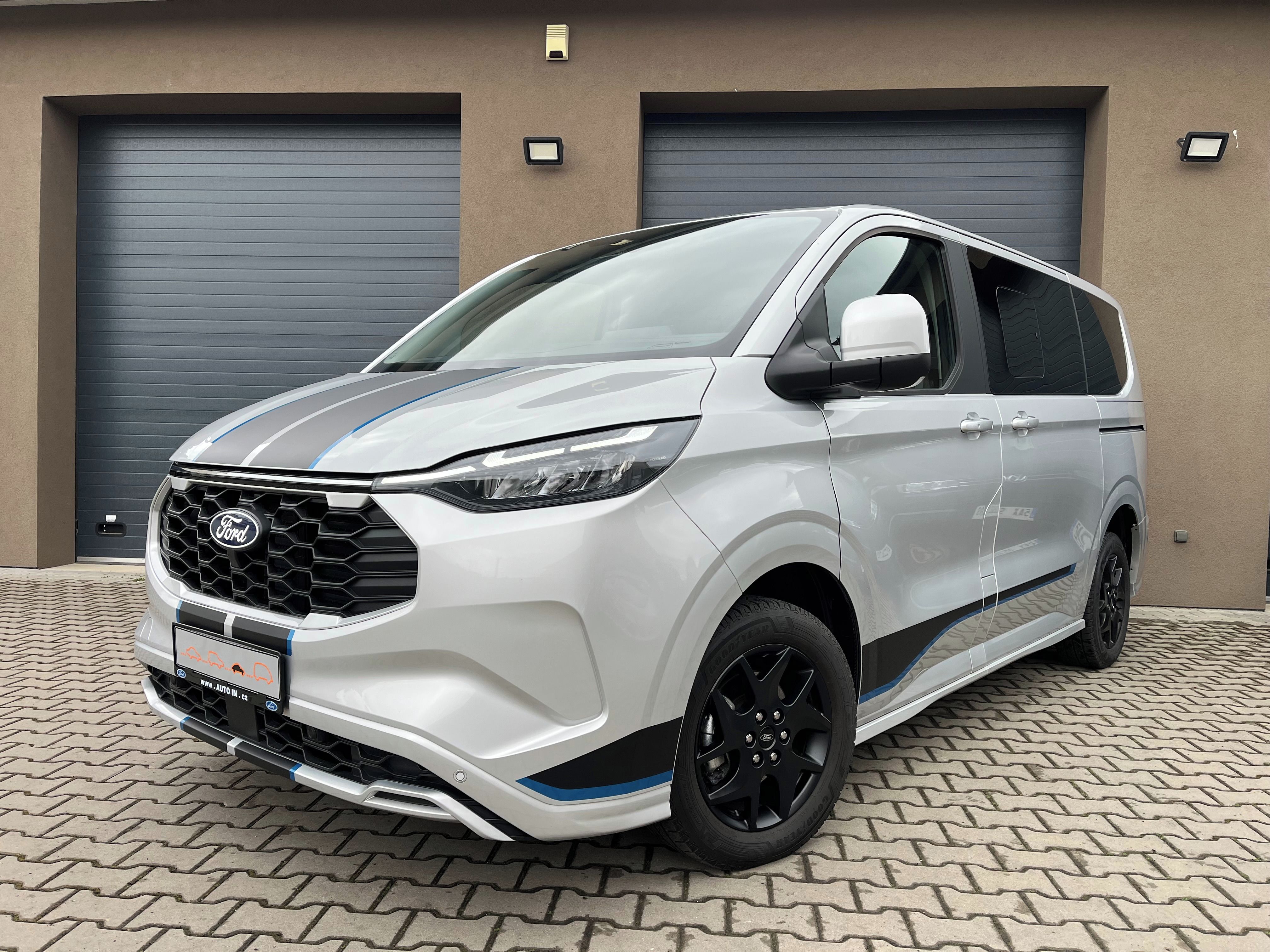 Ford Tourneo Custom, 2,5 PHVE 171Kw Sport,el TZ,DPH - fotka 2
