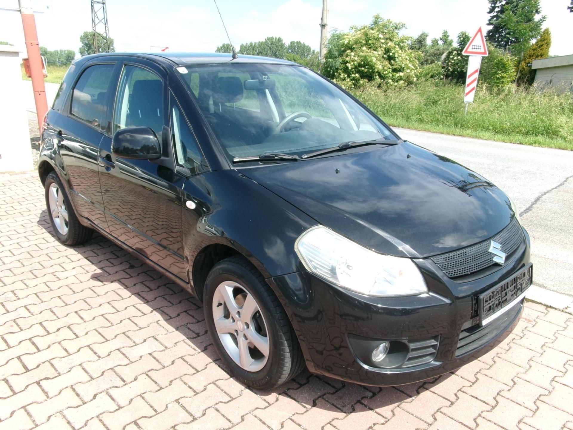 Suzuki SX4, 1,6i KLIMA TAŽNÉ VÝHŘEV - fotka 3