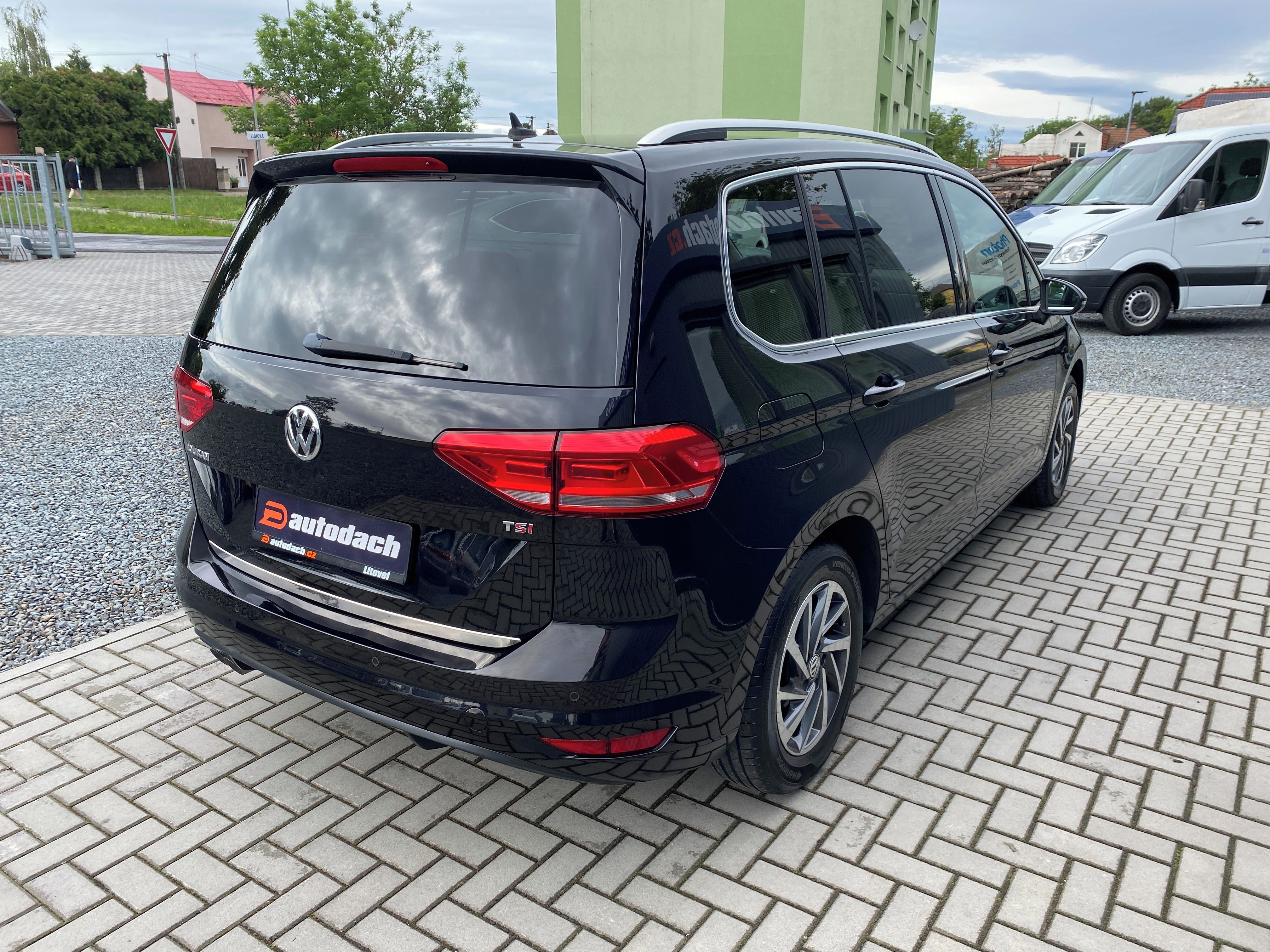 Volkswagen Touran, 1.4 TSI 110kW - 1xMAJ.- 7 MÍST - fotka 5