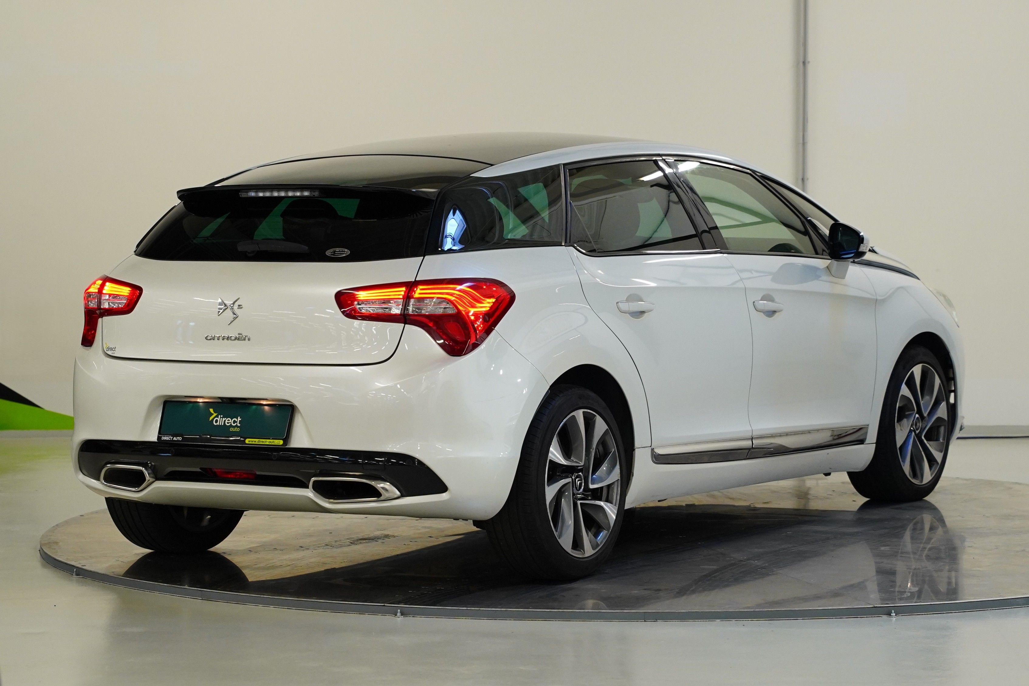 Citroën DS5, 2.0 HDI 120 kW - fotka 2