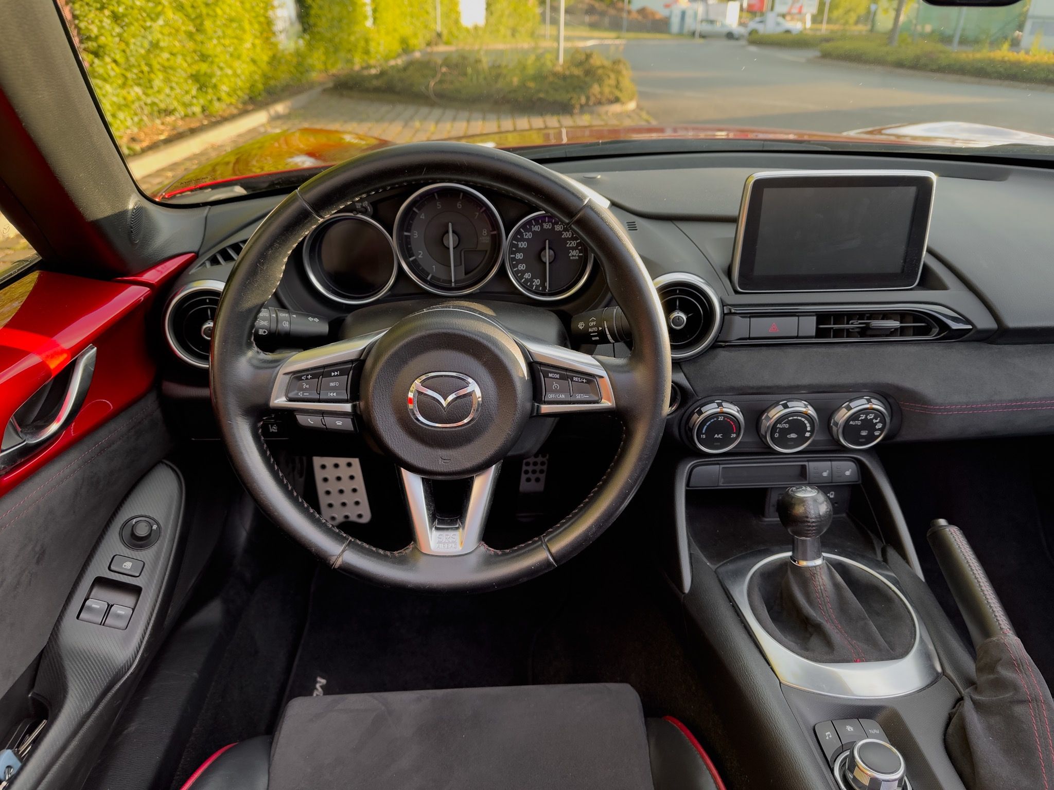 Mazda MX-5, Revolution Top 2.0 Alcantara - fotka 3
