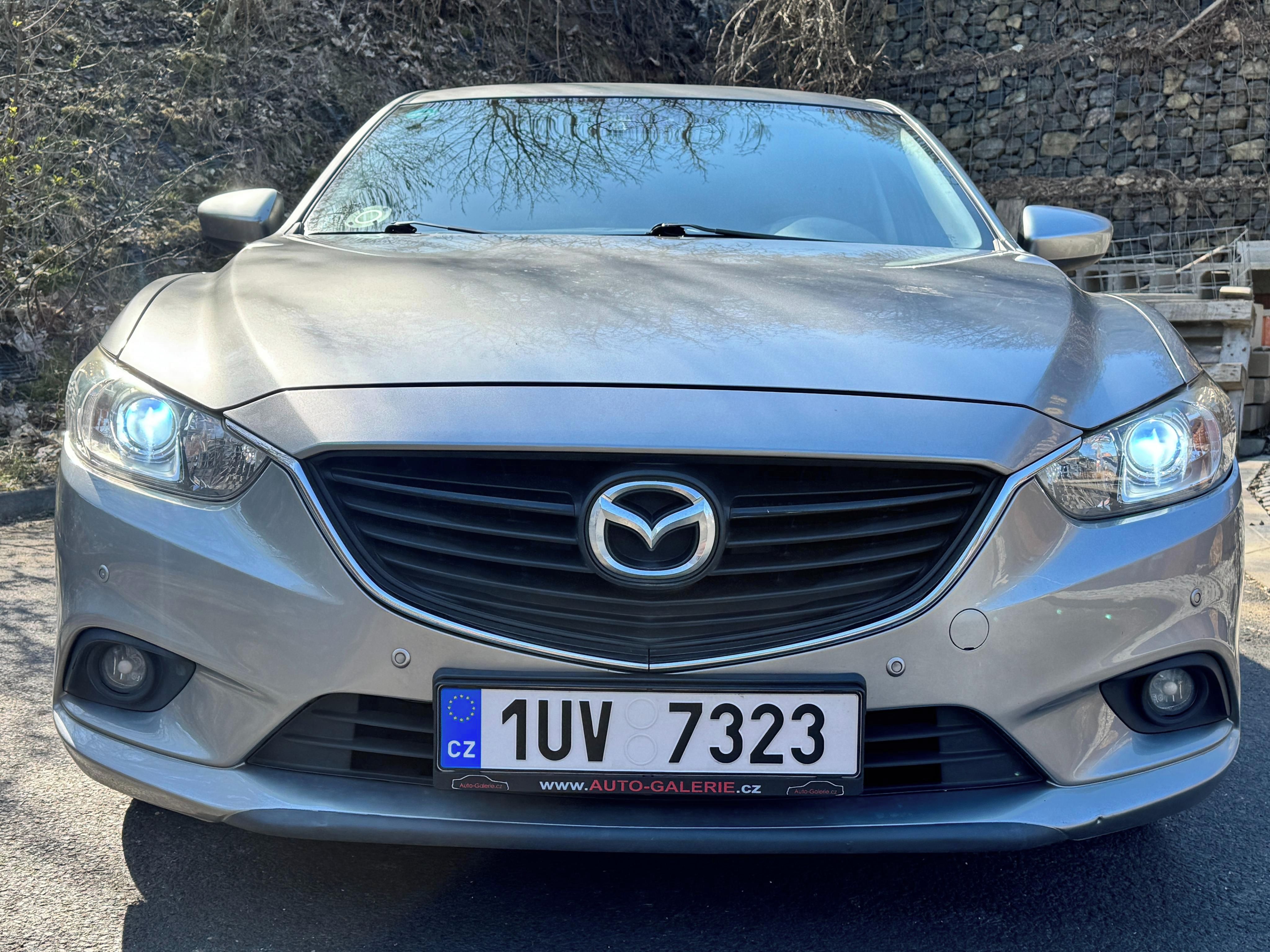 Mazda 6, 2.0i 121KW, automat, sedan - fotka 2