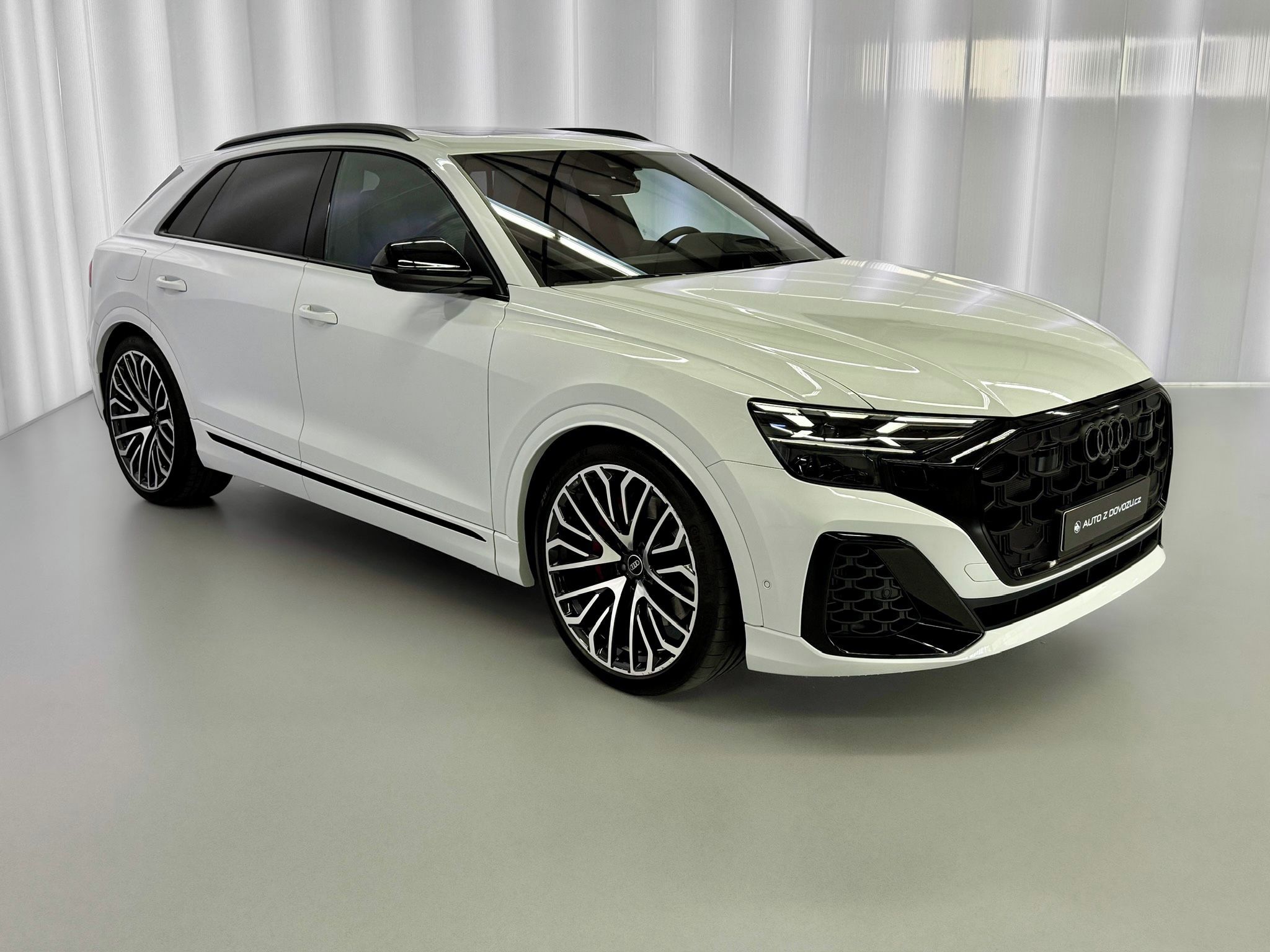Audi Q8, 60TFSI e QUATTRO, MASÁŽE, B&O - fotka 4