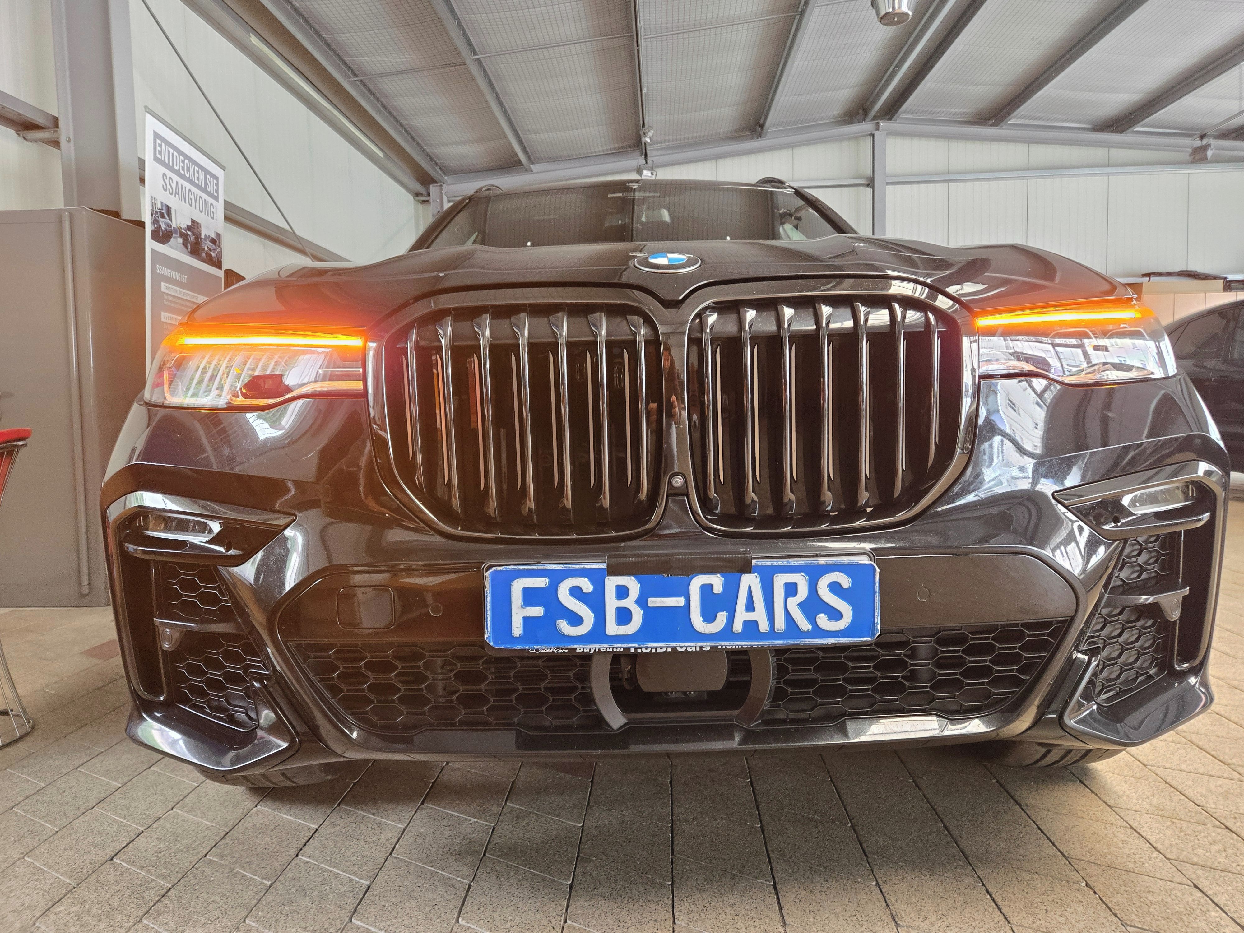 BMW X7, M50 294kW  7 mist - fotka 6