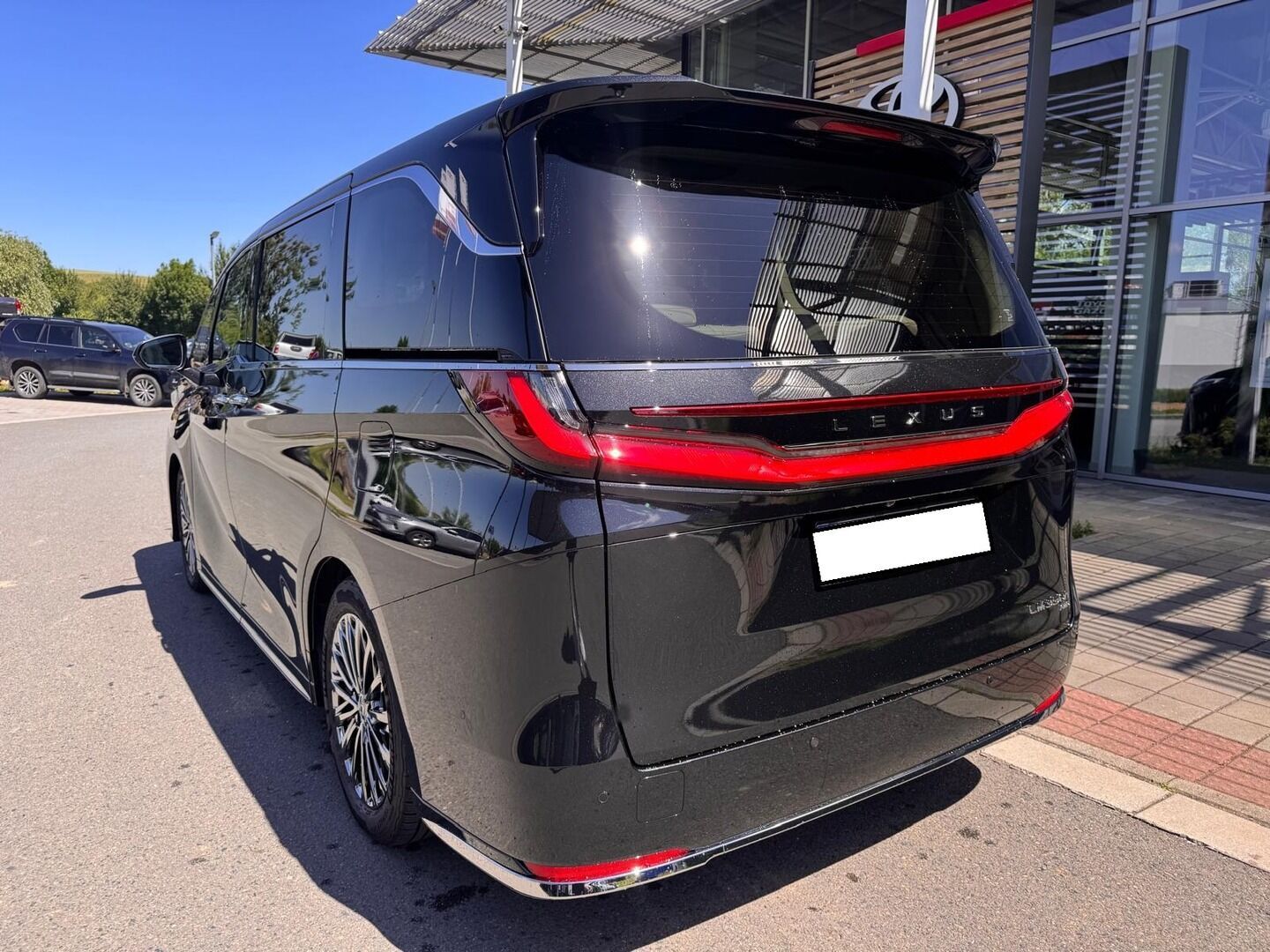 Lexus LM 350h, 2.5 Luxury VIP - fotka 6