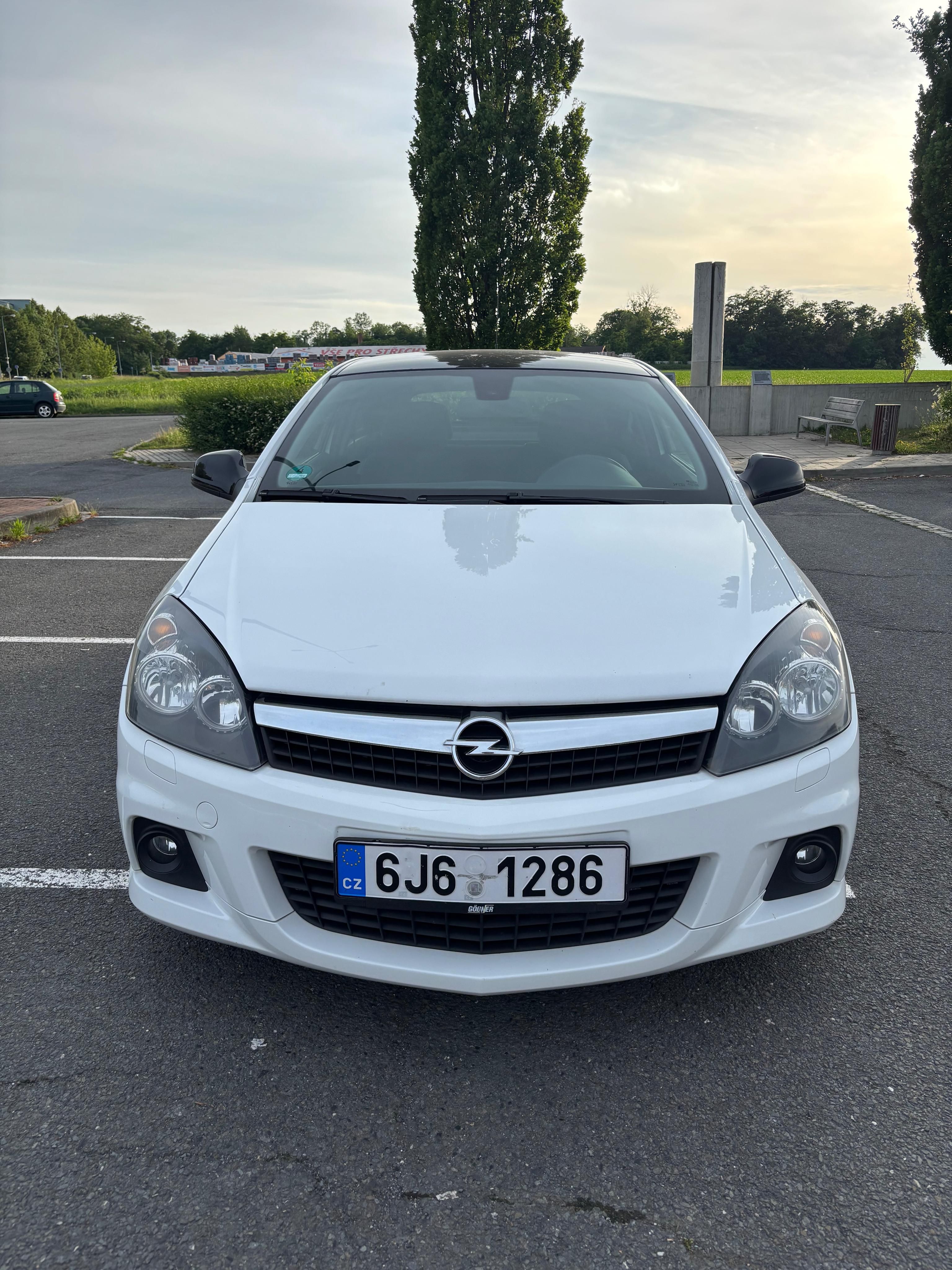 Opel Astra, GTC 1.6 - fotka 2