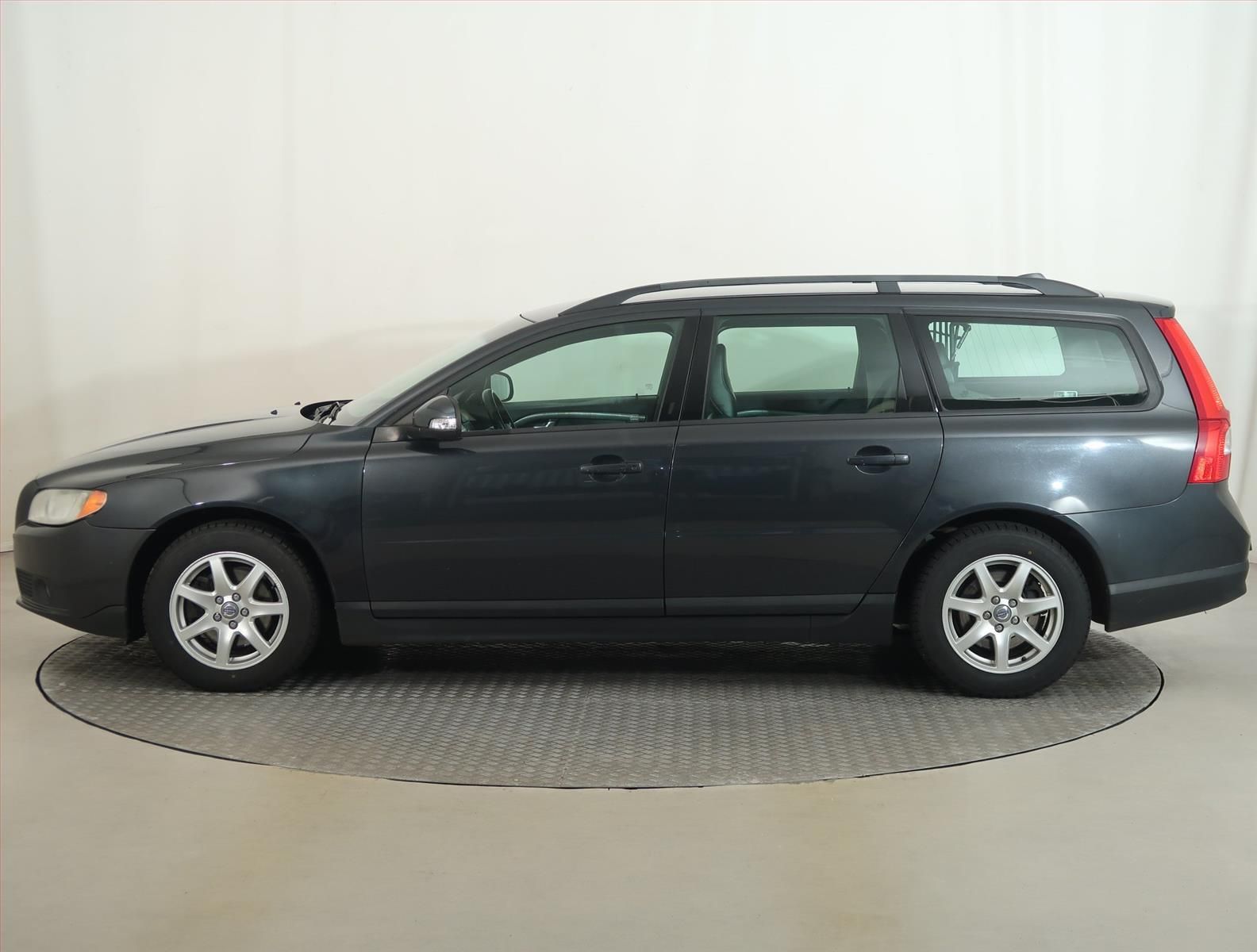 Volvo V70, 2.4 D, Automat, po STK, Tažné - fotka 3