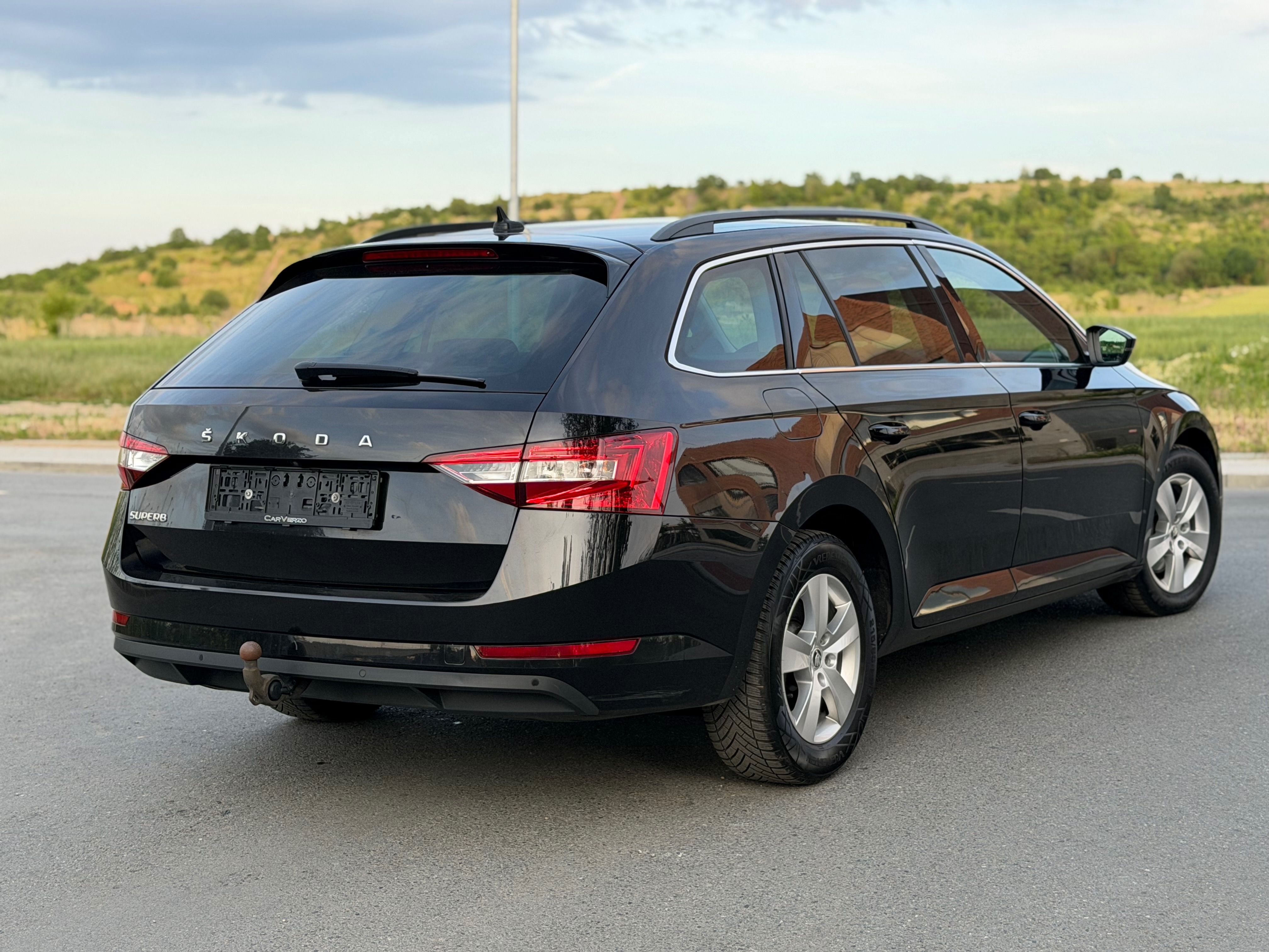Škoda Superb, STYLE KAMERA TAŽNÝ MANUAL - fotka 4