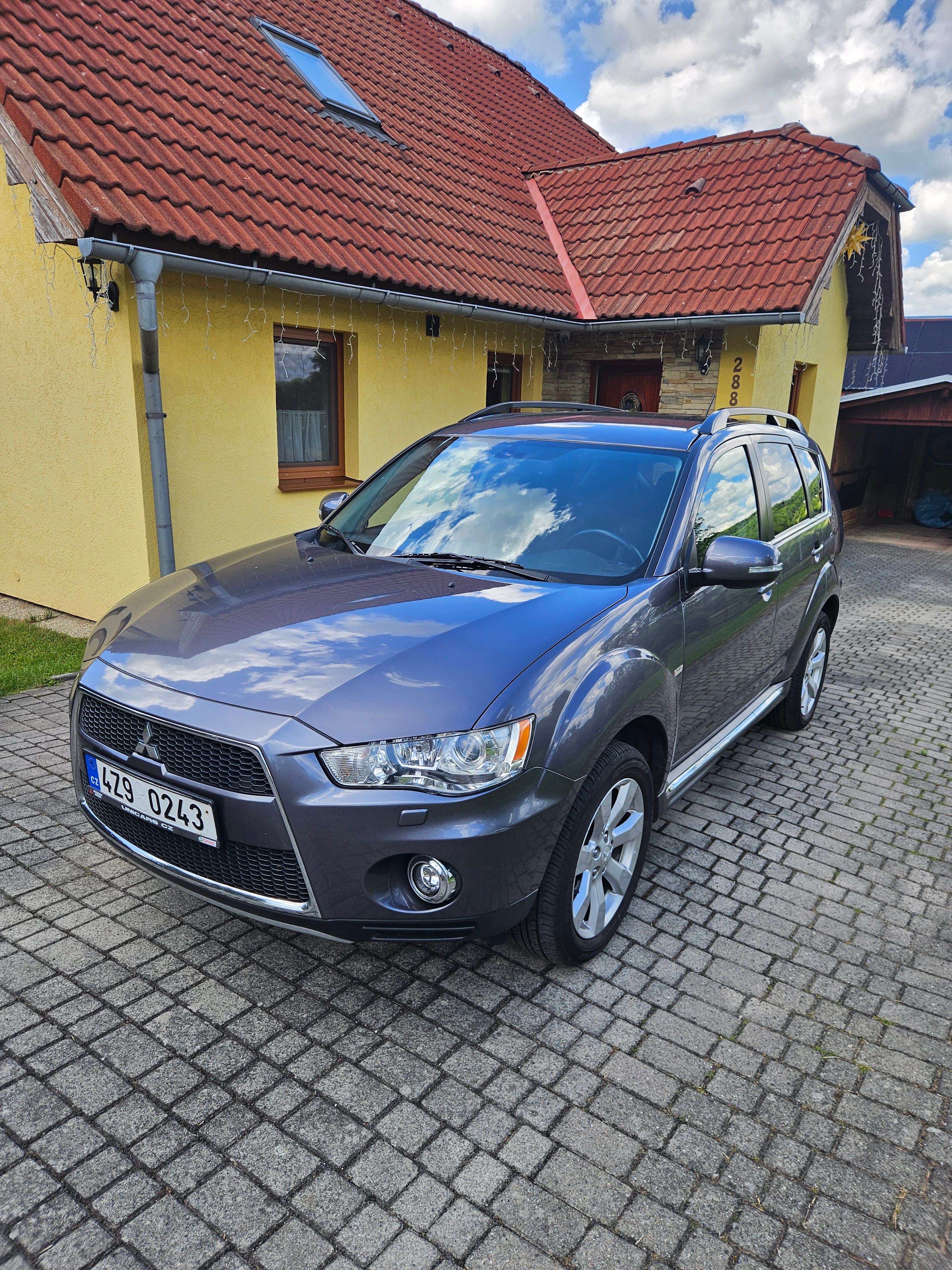 Mitsubishi Outlander, 2.2 DI-D, 130kW, 4x4 - fotka 2