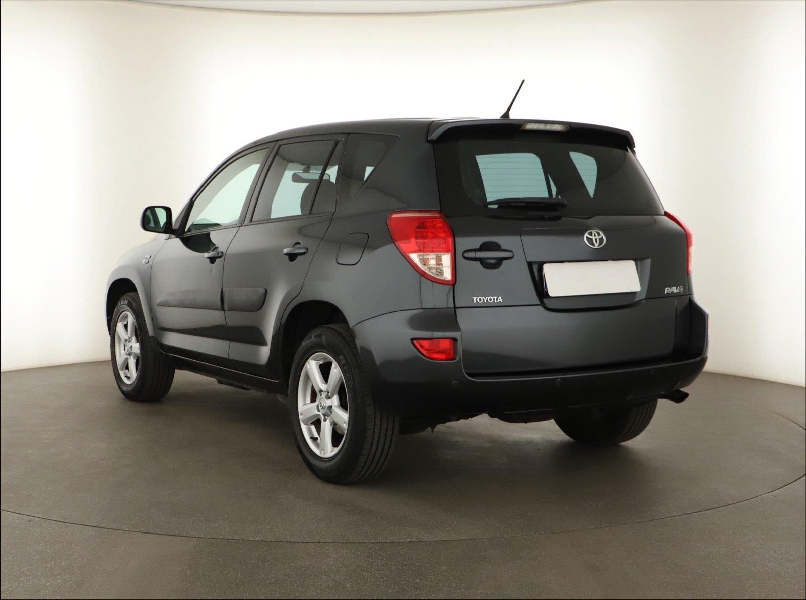 Toyota Rav4, 2.2 D-4D, 4X4 - fotka 4