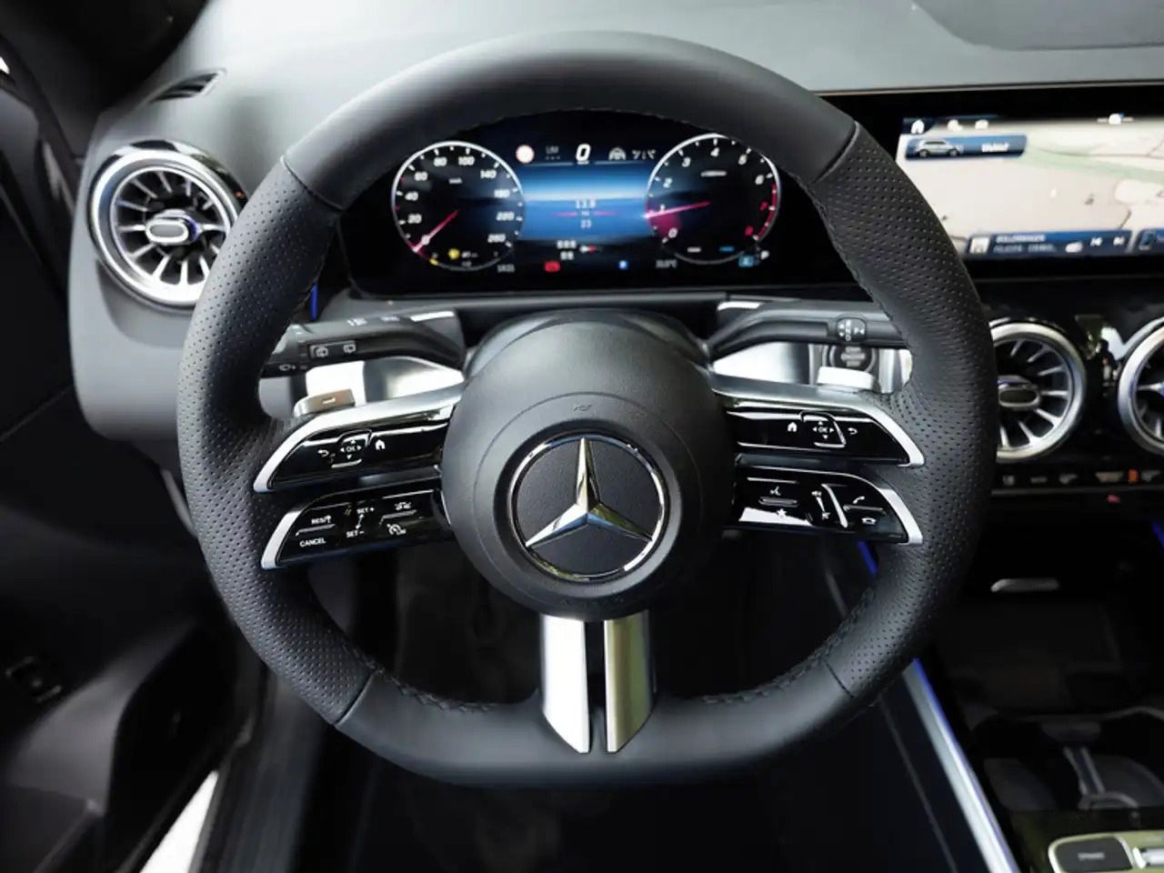 Mercedes-Benz GLB, 250 4M AMG-Sport*Pano*AHK - fotka 6