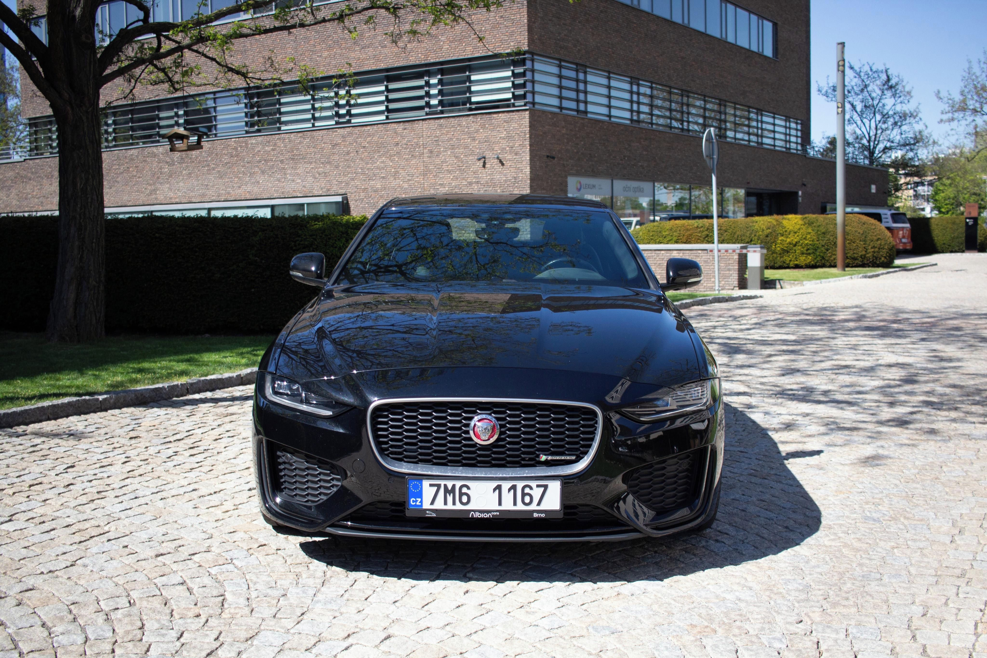 Jaguar XE, D180 R-Dynamic S s DPH - fotka 2