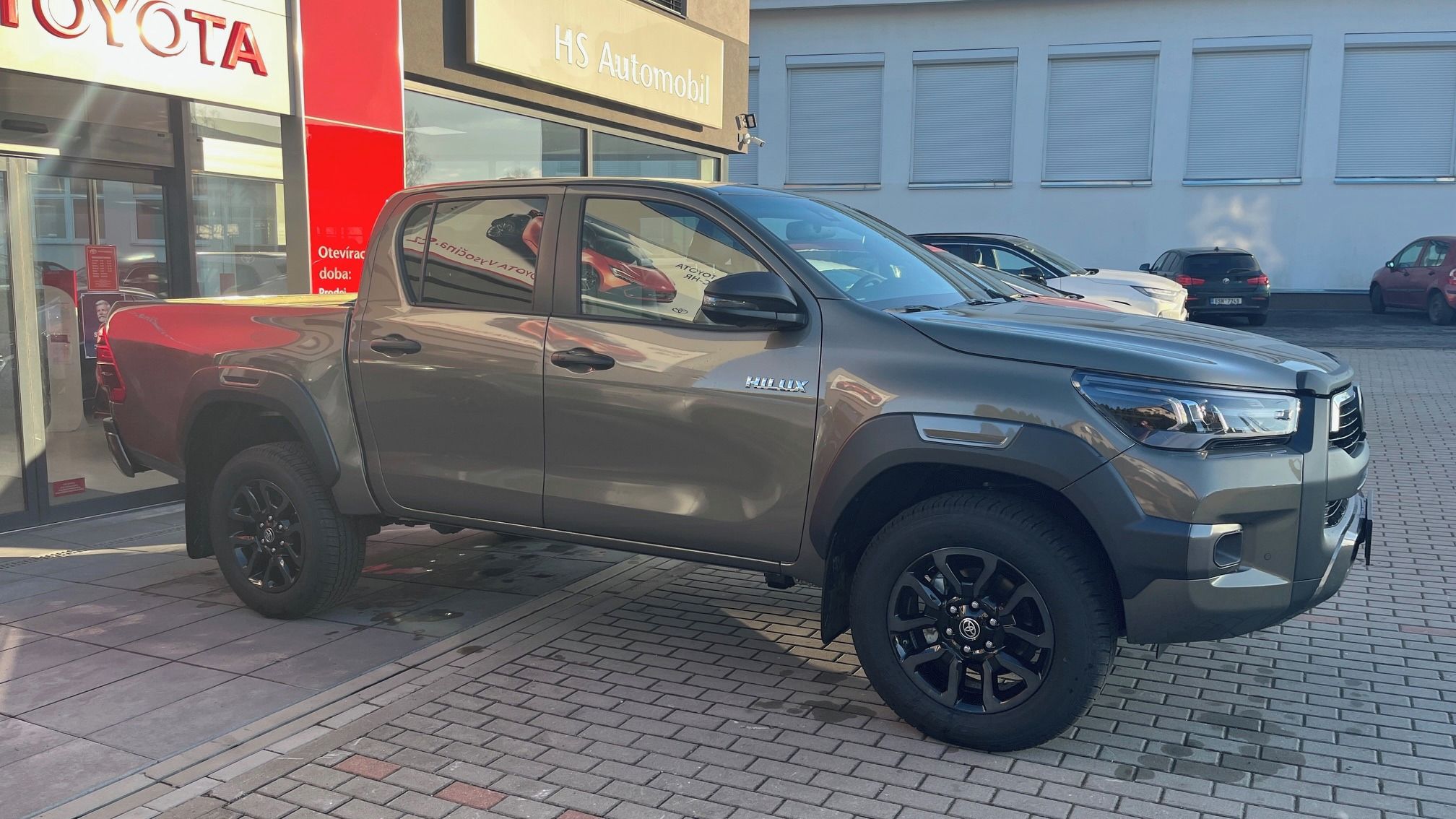 Toyota Hilux, 2,8D 4x4 6AT Invincible HYB - fotka 3